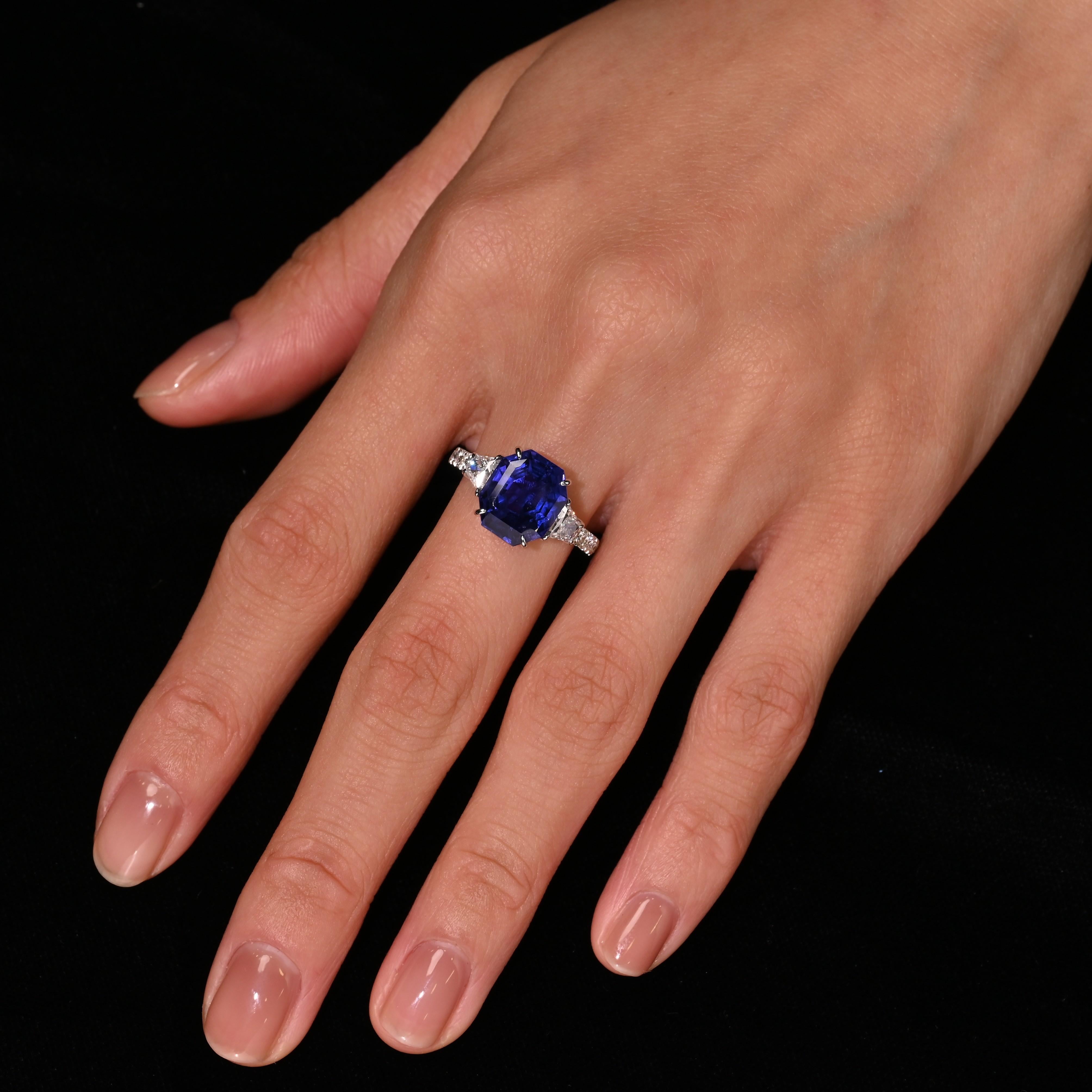 7.19 Carat Color Changing No Heat Ceylon Sapphire and Diamond Ring For Sale 3