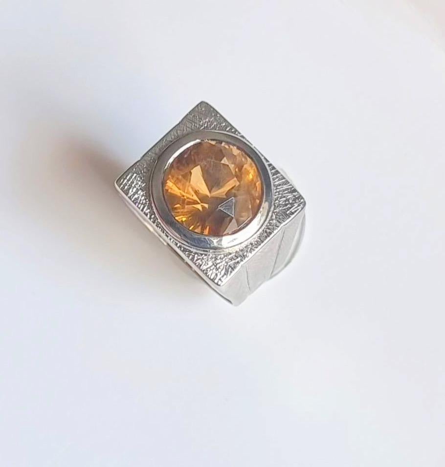 Anello Signet in argento sterling rodiato con citrino giallo rotondo da 7,1 carati 5