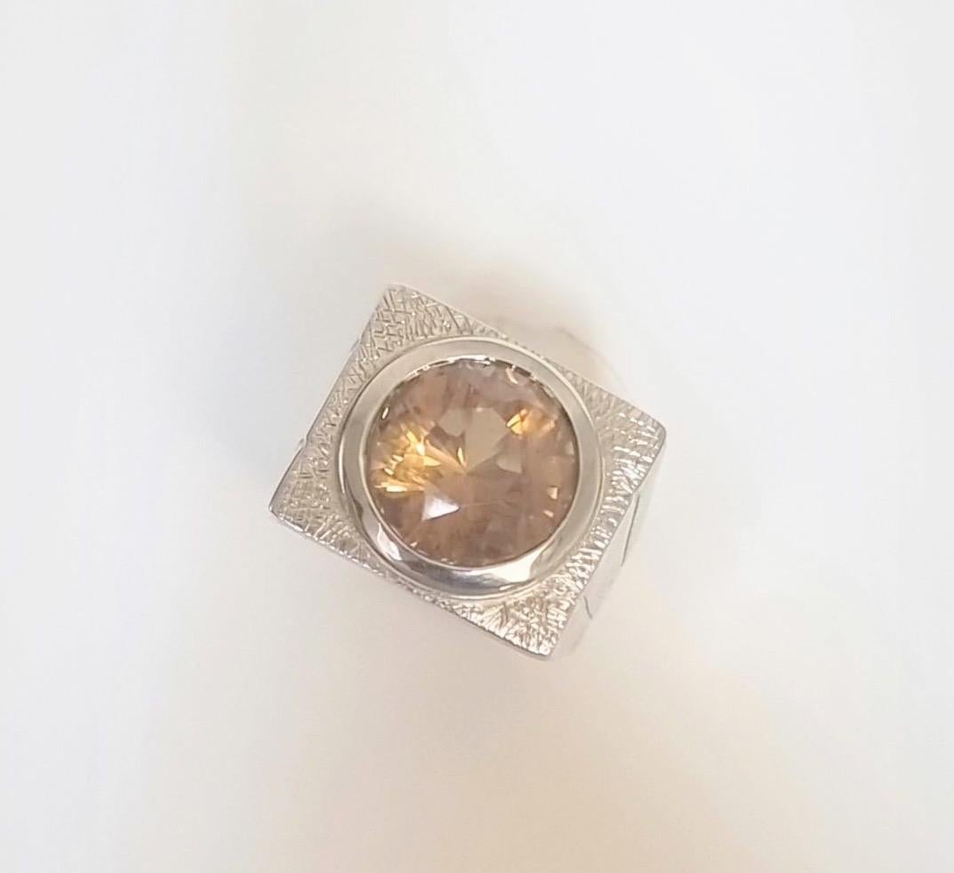 Anello Signet in argento sterling rodiato con citrino giallo rotondo da 7,1 carati 8
