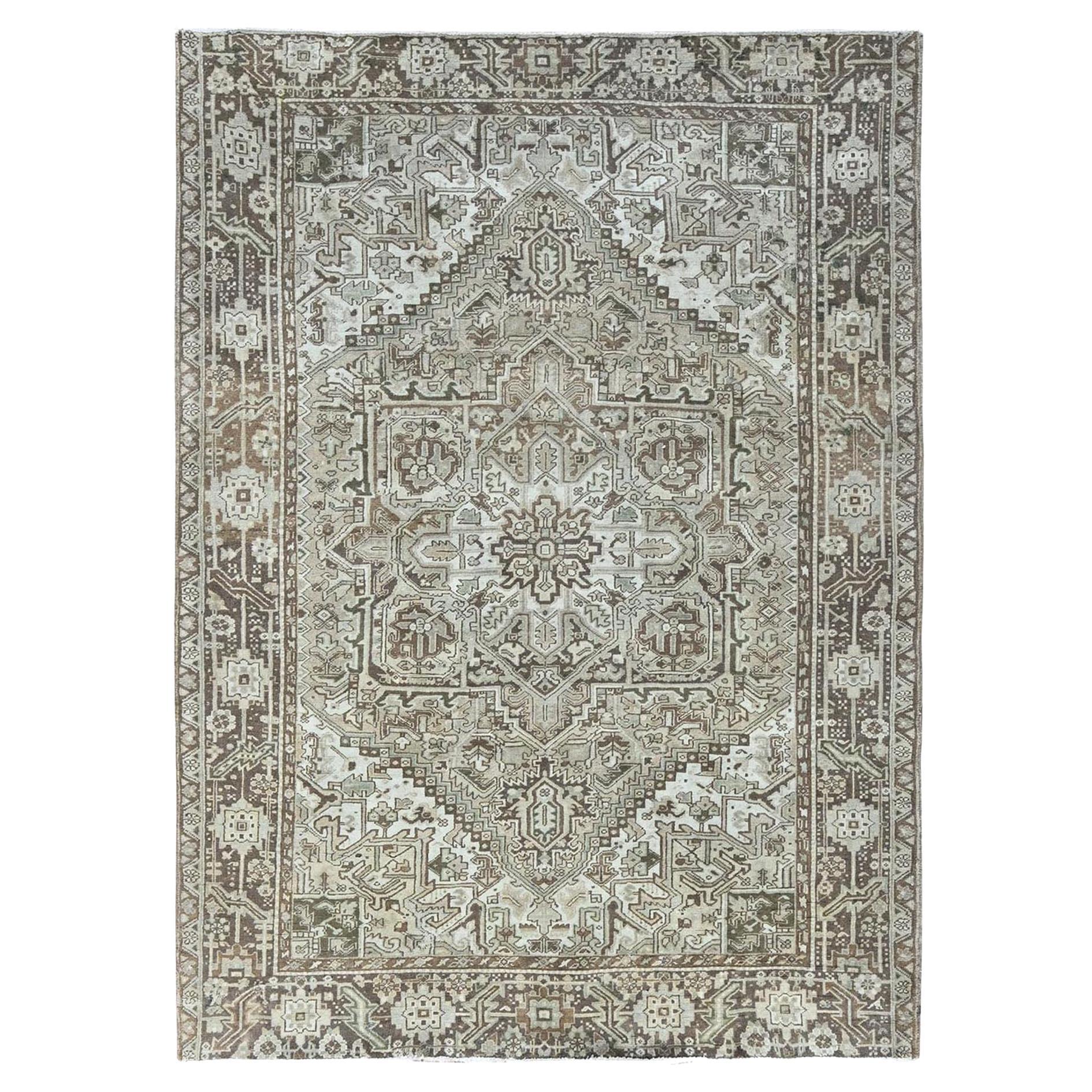 7'1 "x9'8" Beige Vintage et usé Persian Heriz Hand Knotsted Wool Oriental Rug en vente