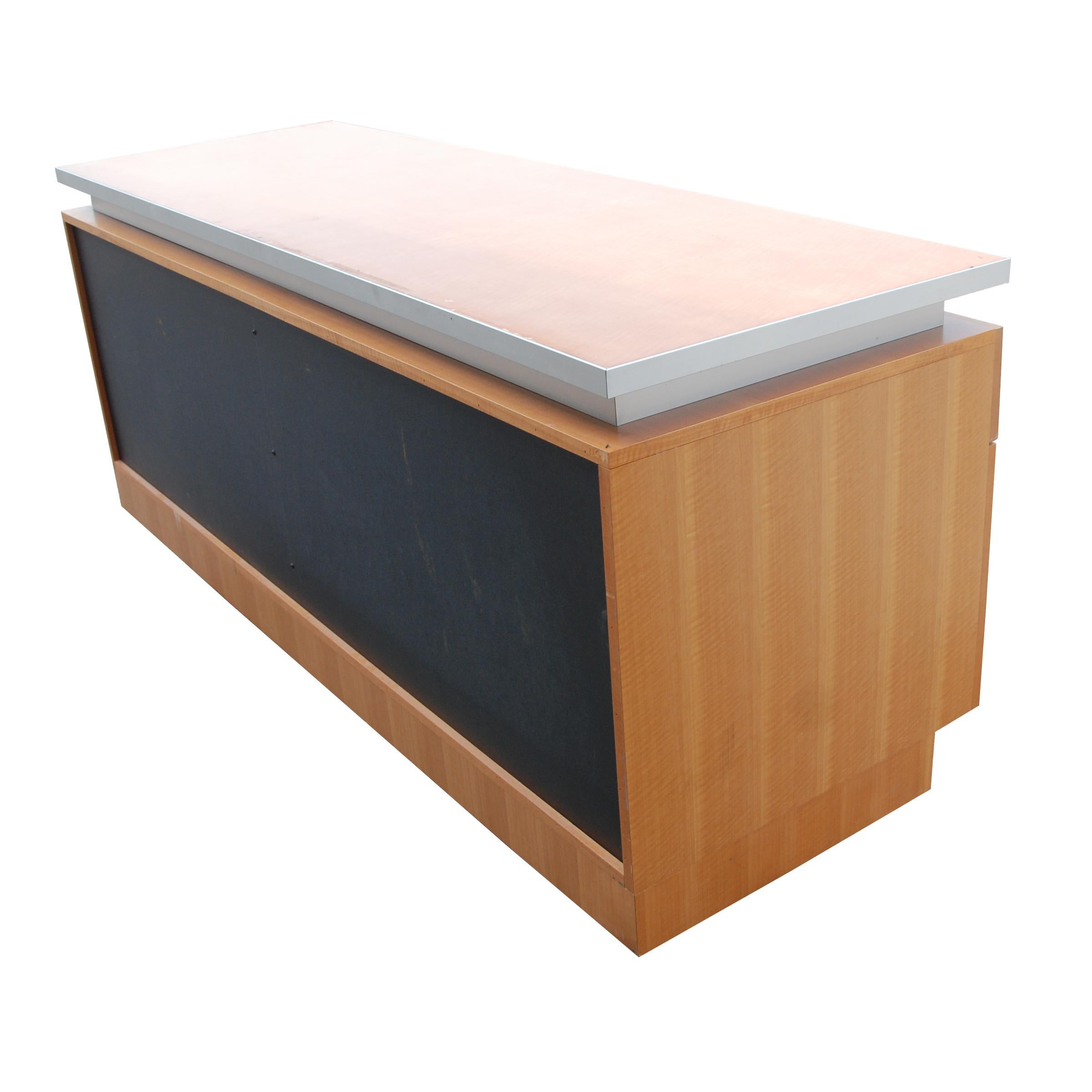 Bernhardt Anrichte (Ahornholz) im Angebot