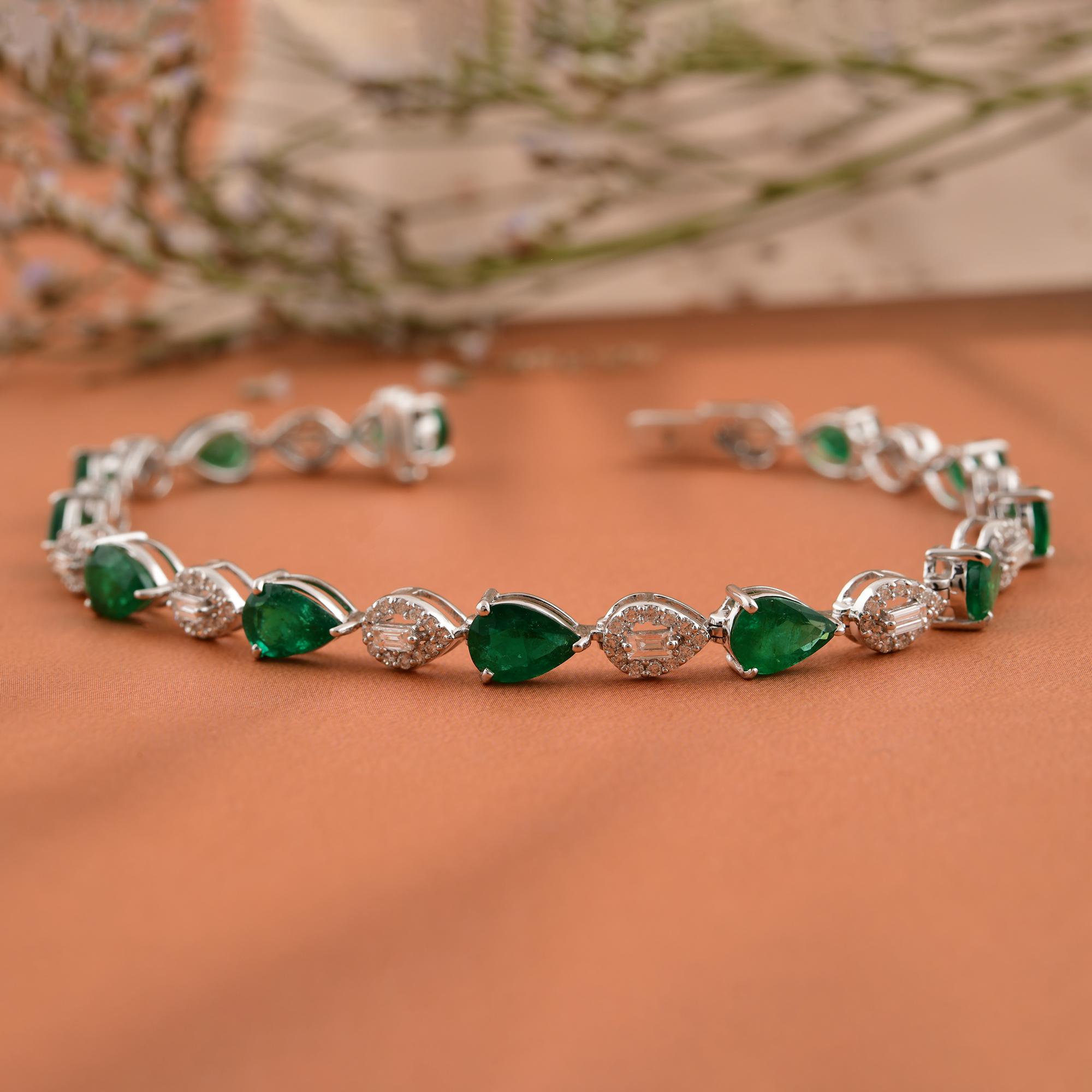 Armband 7.2 Karat birnenförmiger sambischer Smaragd 1,12 Karat SI/H Diamant 18 Karat Weißgold (Moderne) im Angebot