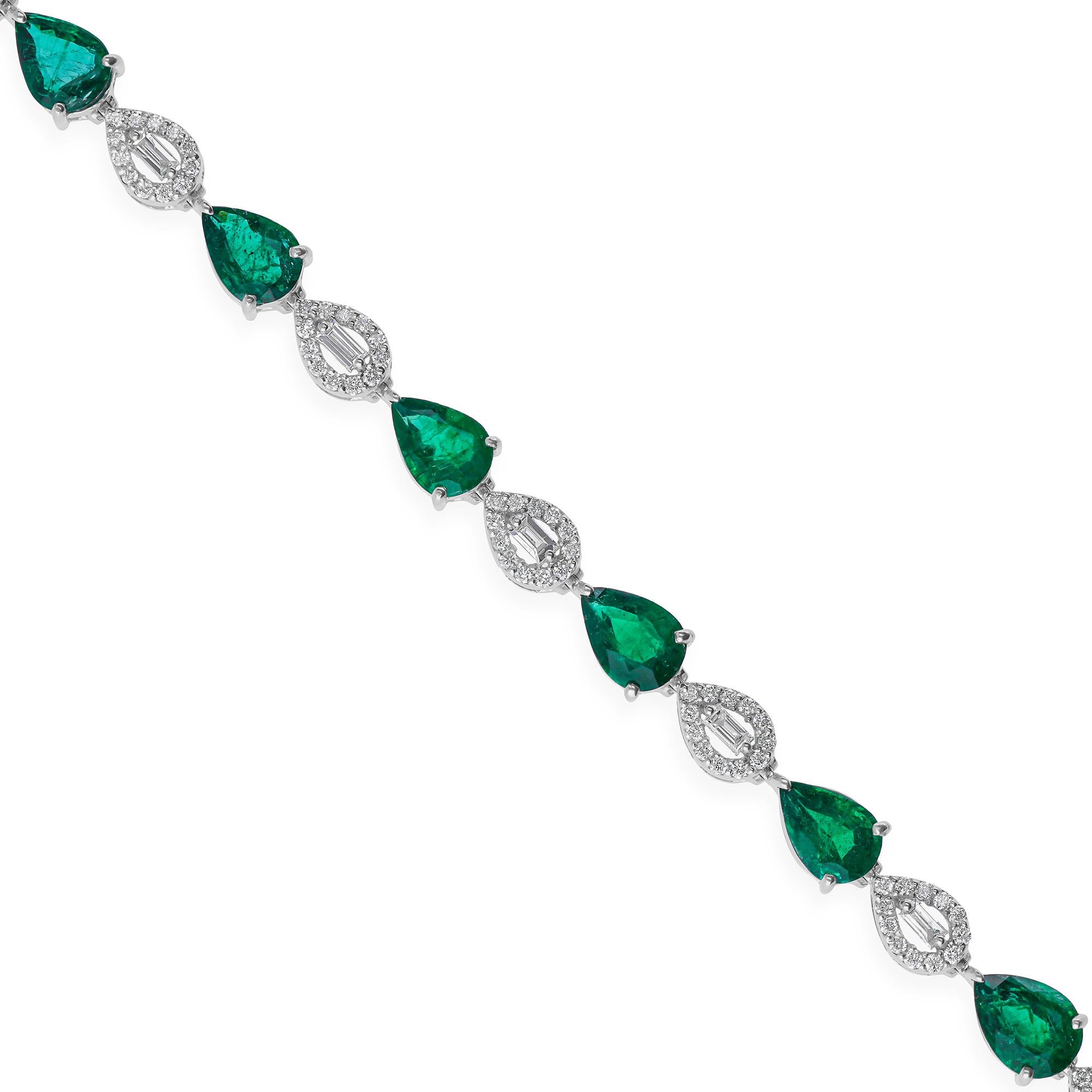 Art déco Bracelet en or blanc 18 carats avec émeraudes de Zambie poire de 7,2 carats et diamants de 1,12 carat SI/H en vente