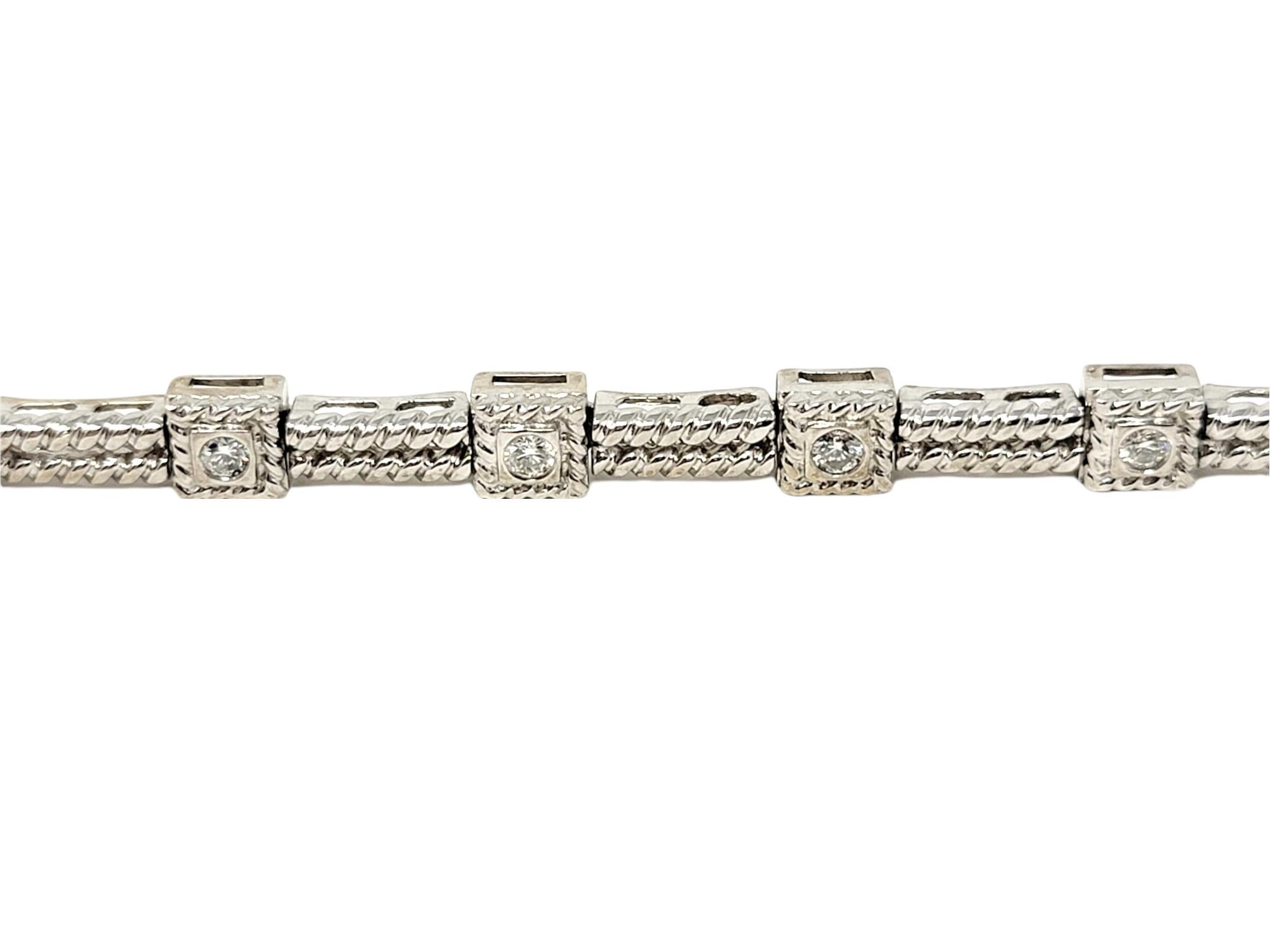 Contemporain Bracelet à maillons torsadés en or blanc 14 carats avec diamants ronds de 0,72 carat en vente
