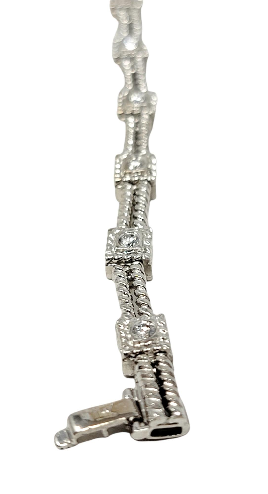 Taille ronde Bracelet à maillons torsadés en or blanc 14 carats avec diamants ronds de 0,72 carat en vente
