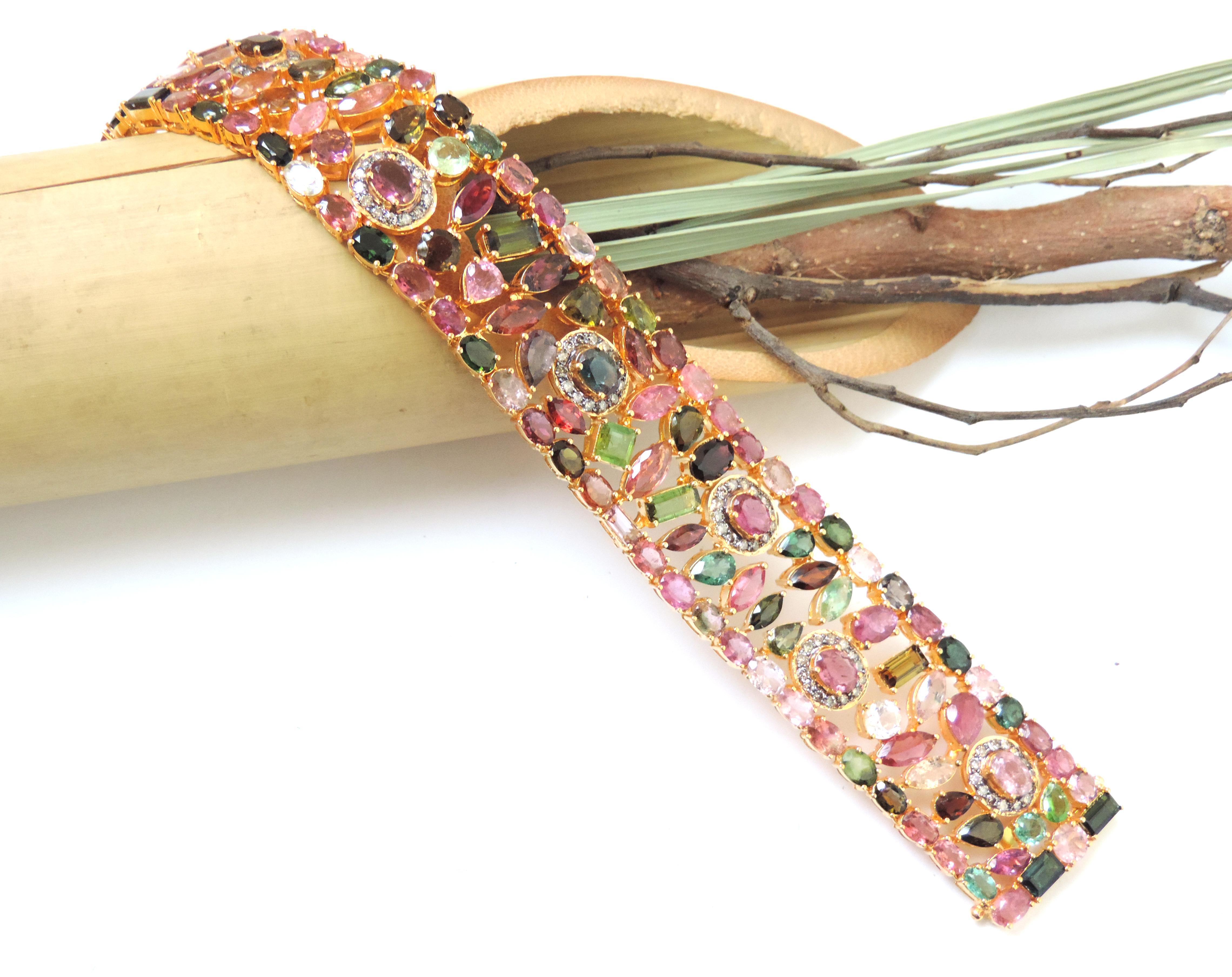 Manchette en tourmaline de 72 carats et diamants, bracelet jonc en tourmaline multicolore en vente 3