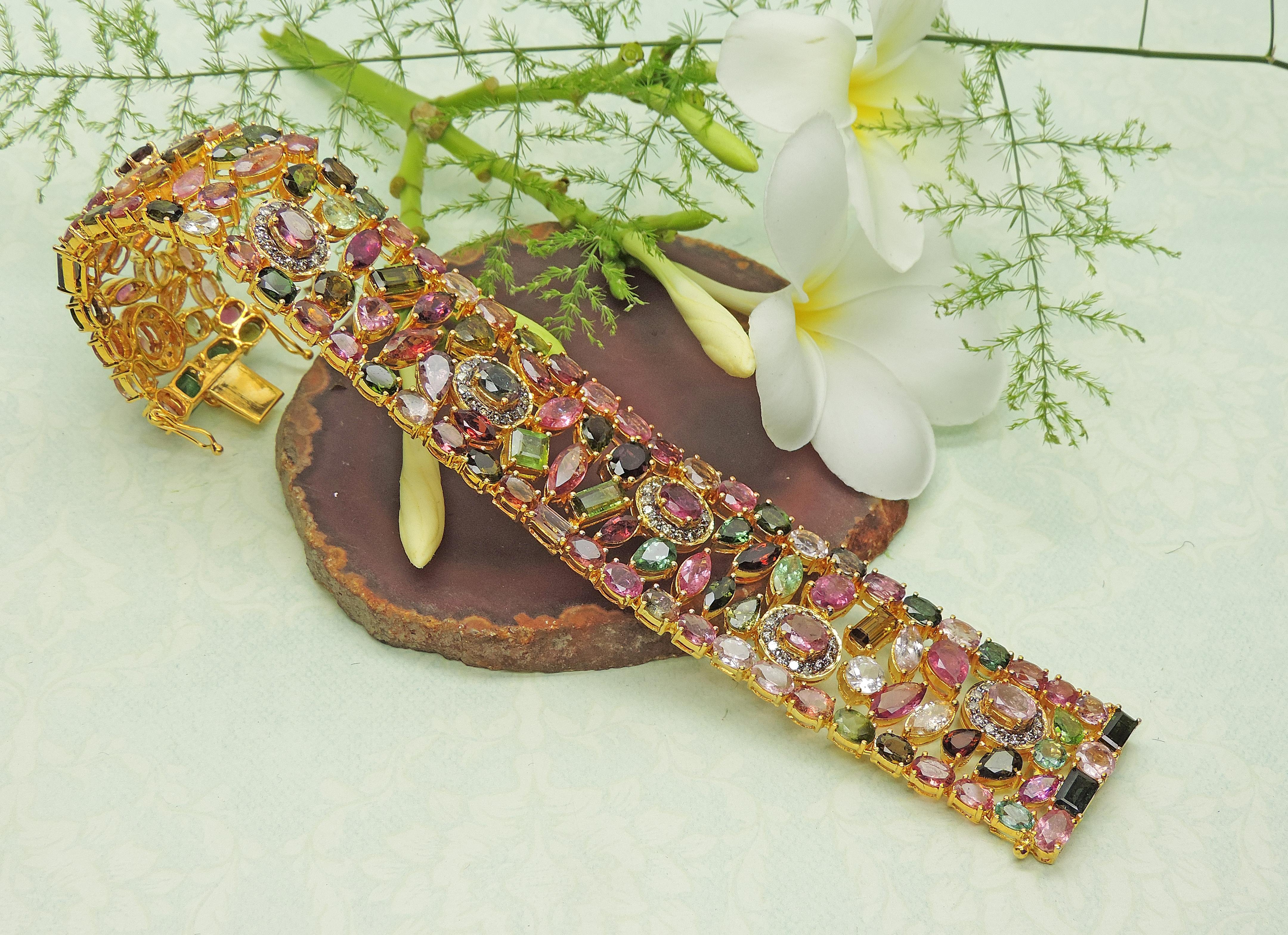 Manchette en tourmaline de 72 carats et diamants, bracelet jonc en tourmaline multicolore en vente 3