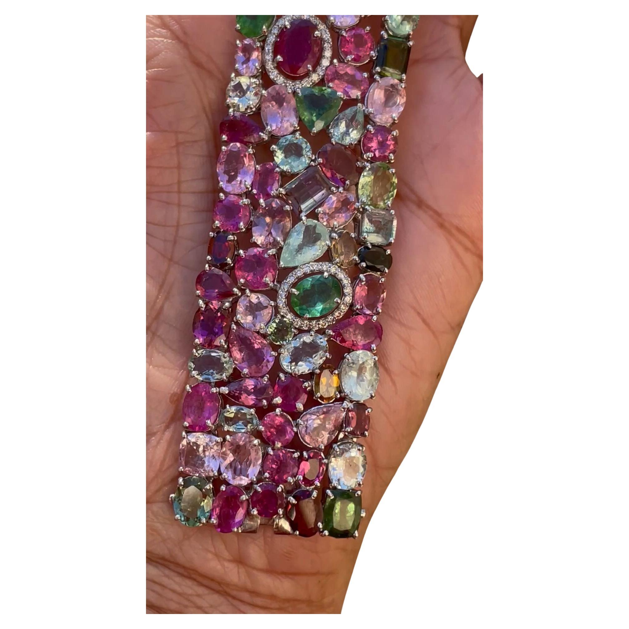 Manchette en tourmaline de 72 carats et diamants, bracelet jonc en tourmaline multicolore en vente