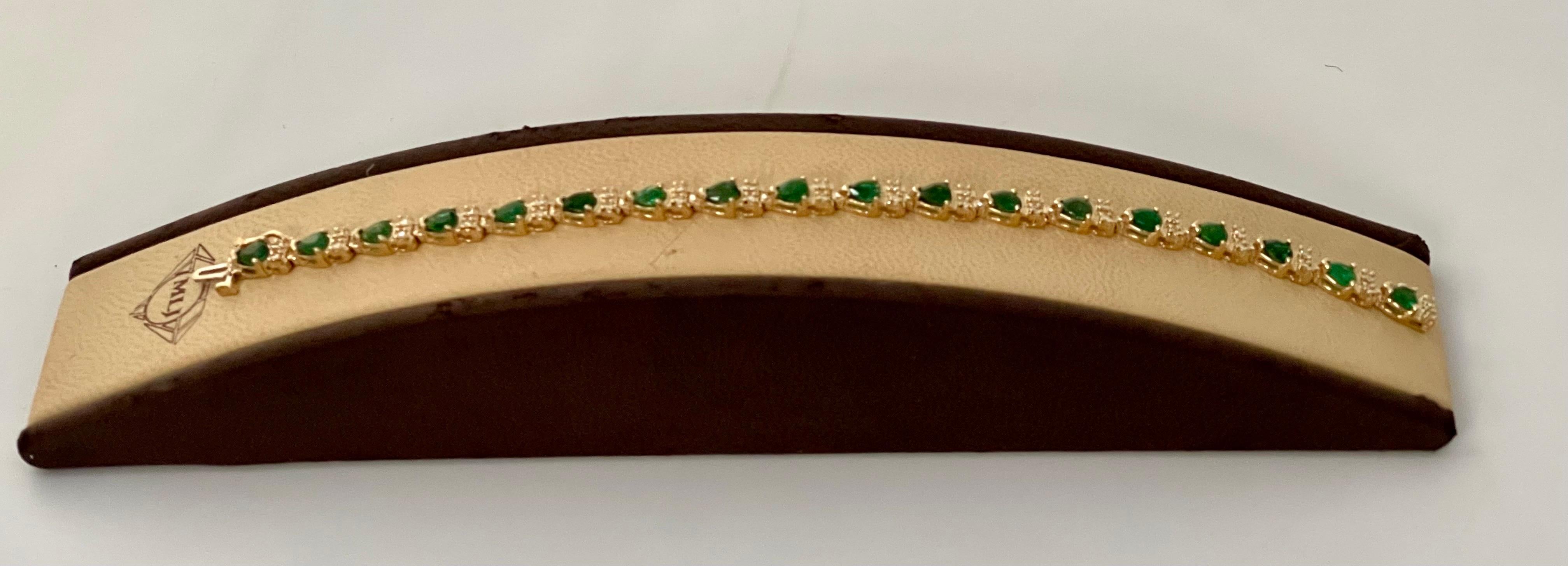 Women's 9 Ct Natural 18 Oval Stone Emerald & Diamond 14 Kt Yellow Gold Bracelet For Sale