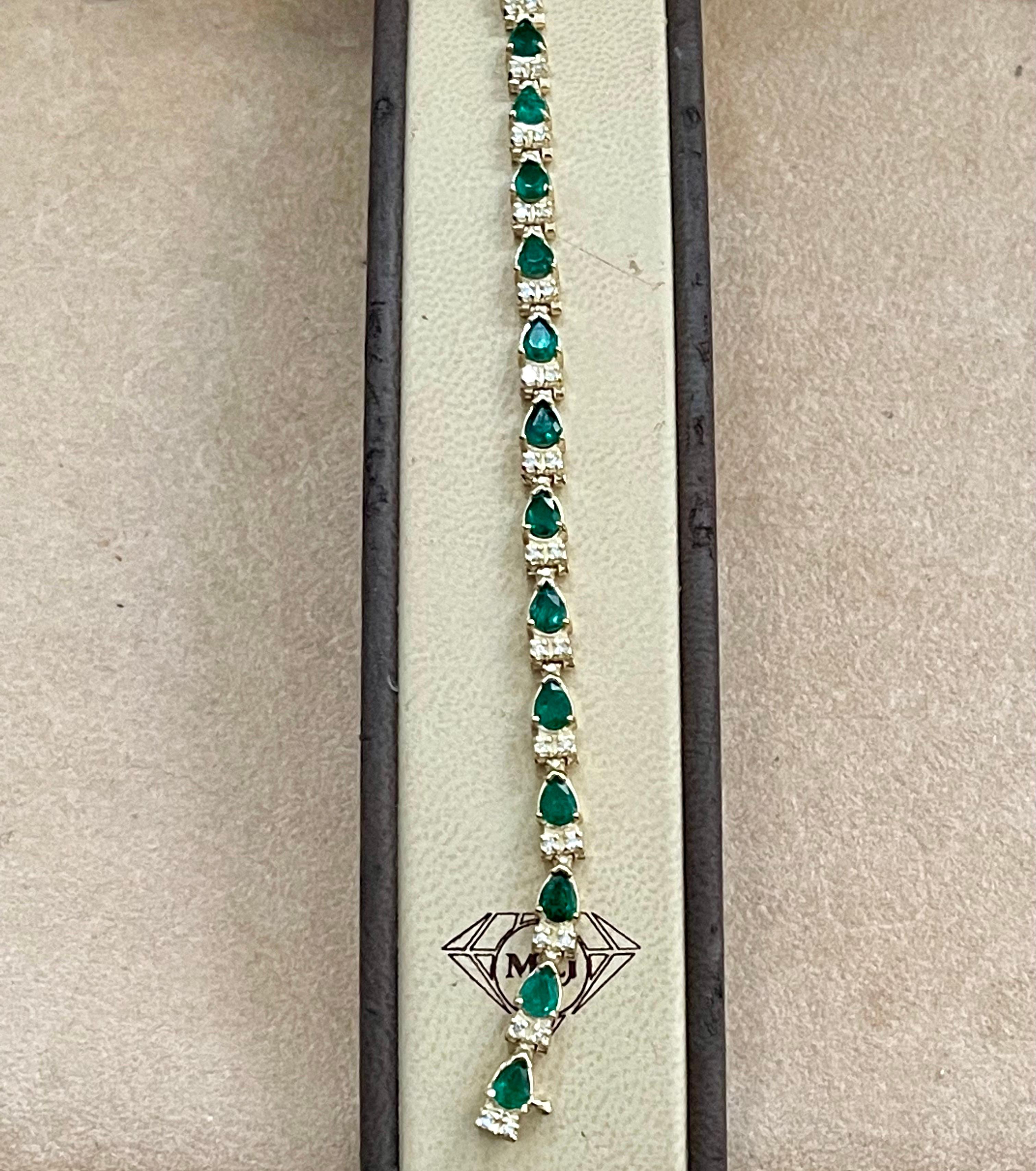 9 Ct Natural 18 Oval Stone Emerald & Diamond 14 Kt Yellow Gold Bracelet For Sale 6