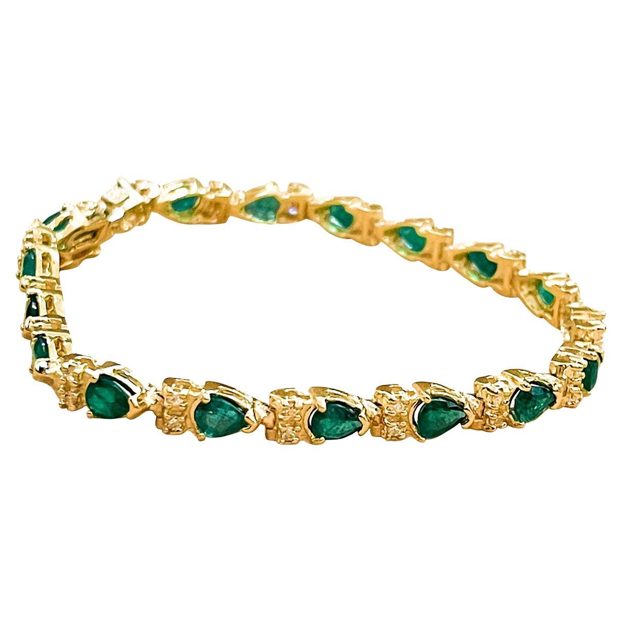 Oval Cut 9 Ct Natural 18 Oval Stone Emerald & Diamond 14 Kt Yellow Gold Bracelet For Sale