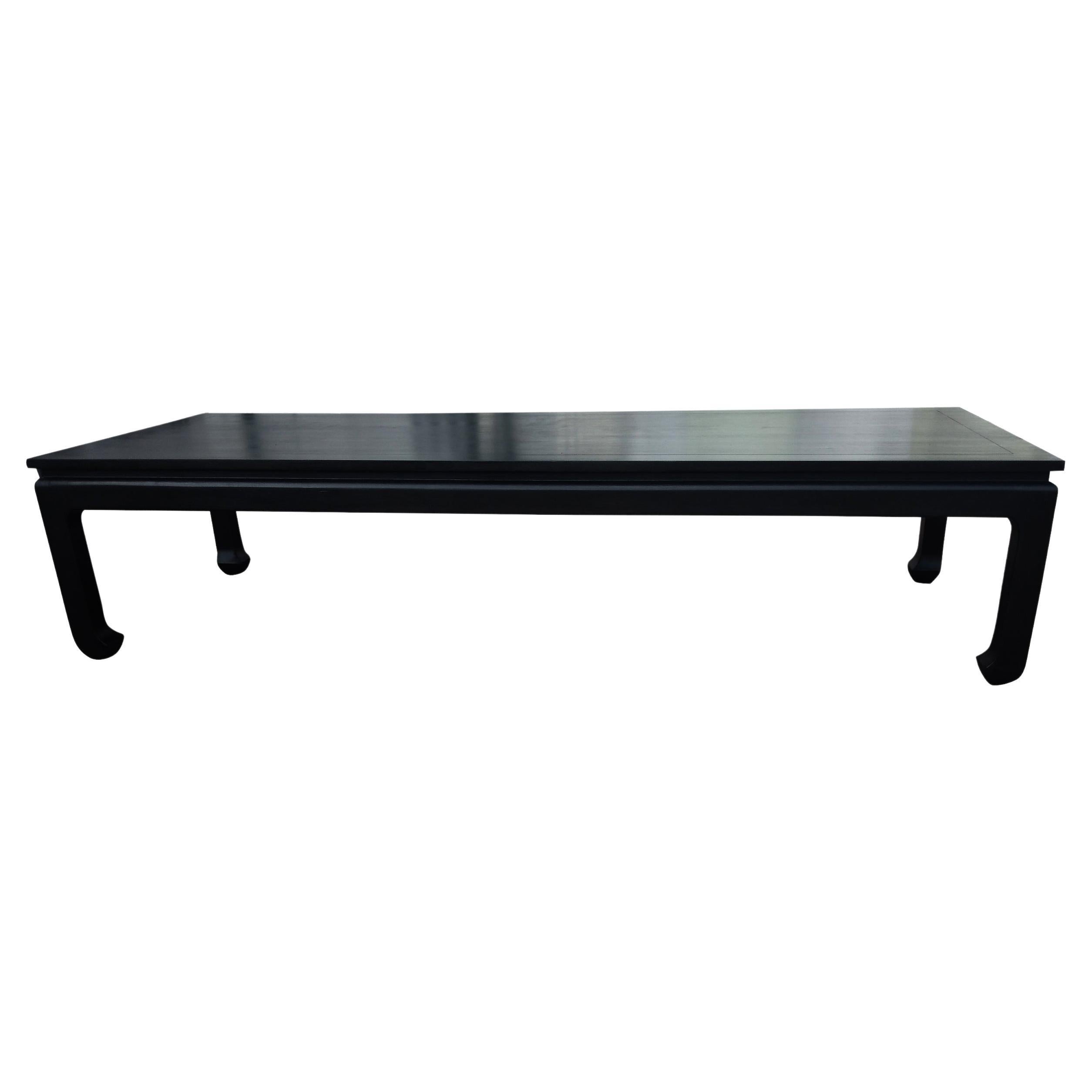 72? Ebonized Ming style coffee table


A vintage Chinese Ming dynasty style coffee table from the mid-20th century, with recessed apron and ming legs. 

 