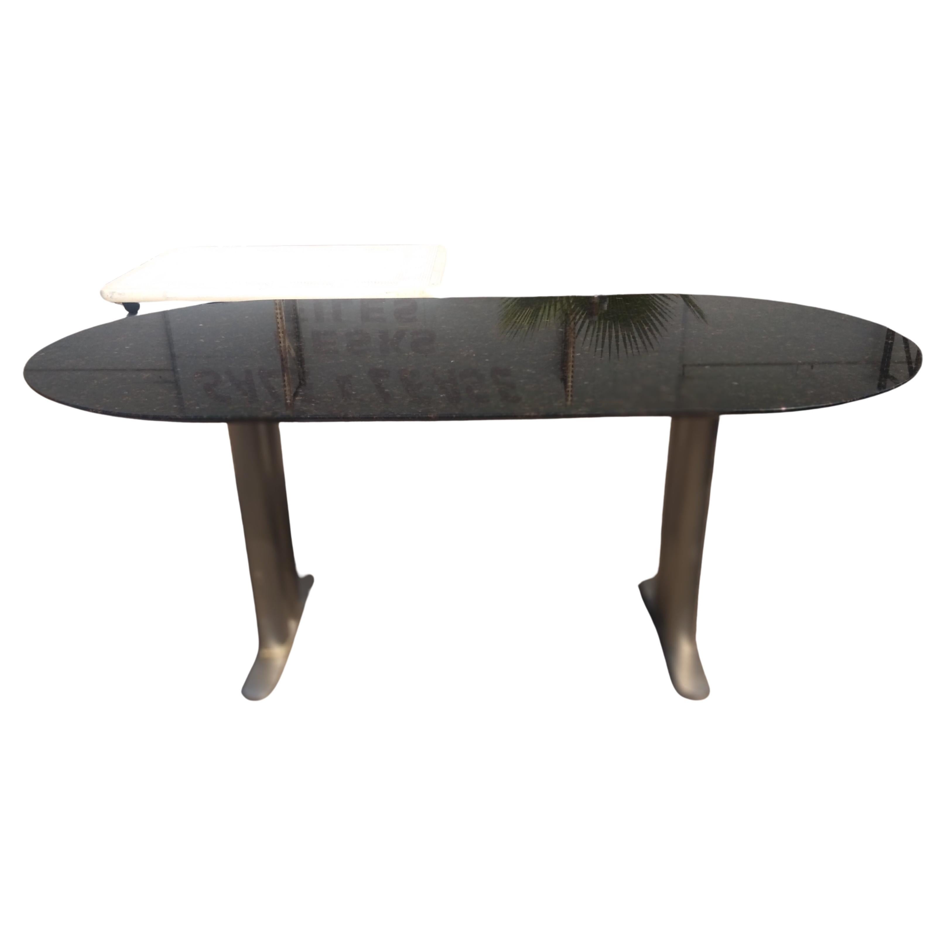 Mid-Century Modern Table d'hippodrome 72