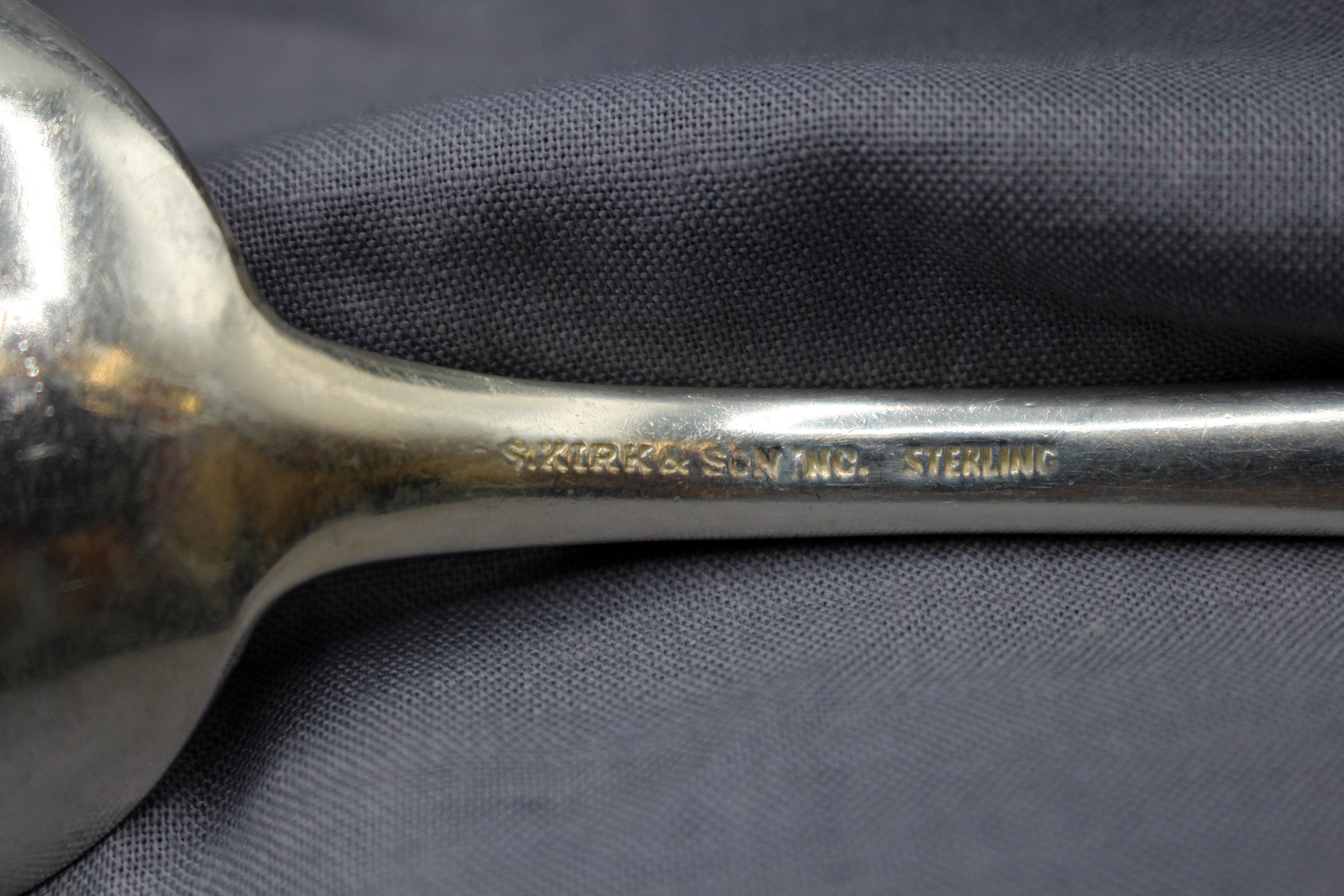 Set di posate in argento Kirk Repousse da 72 pezzi in vendita 2