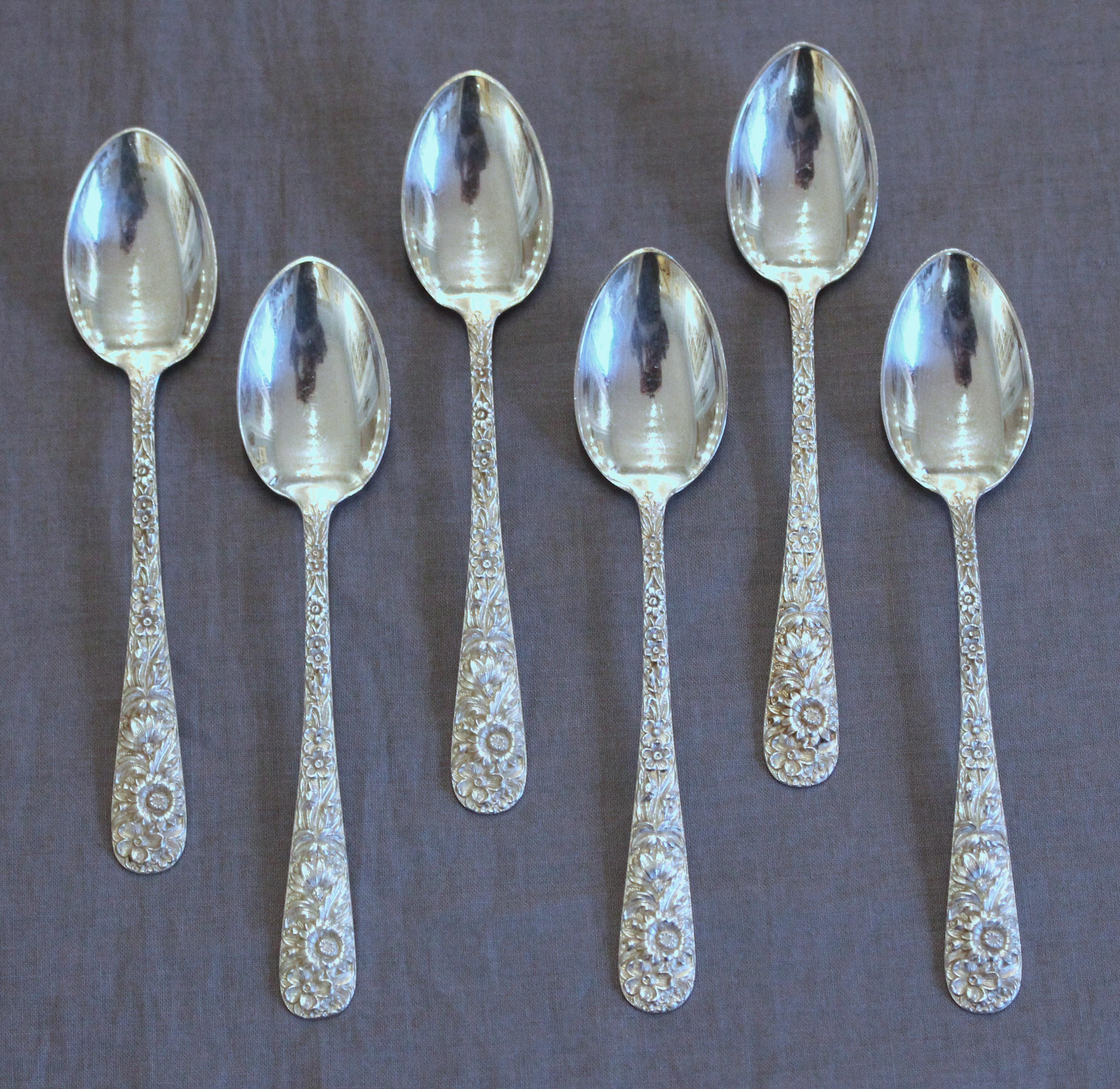 Rococò Set di posate in argento Kirk Repousse da 72 pezzi in vendita