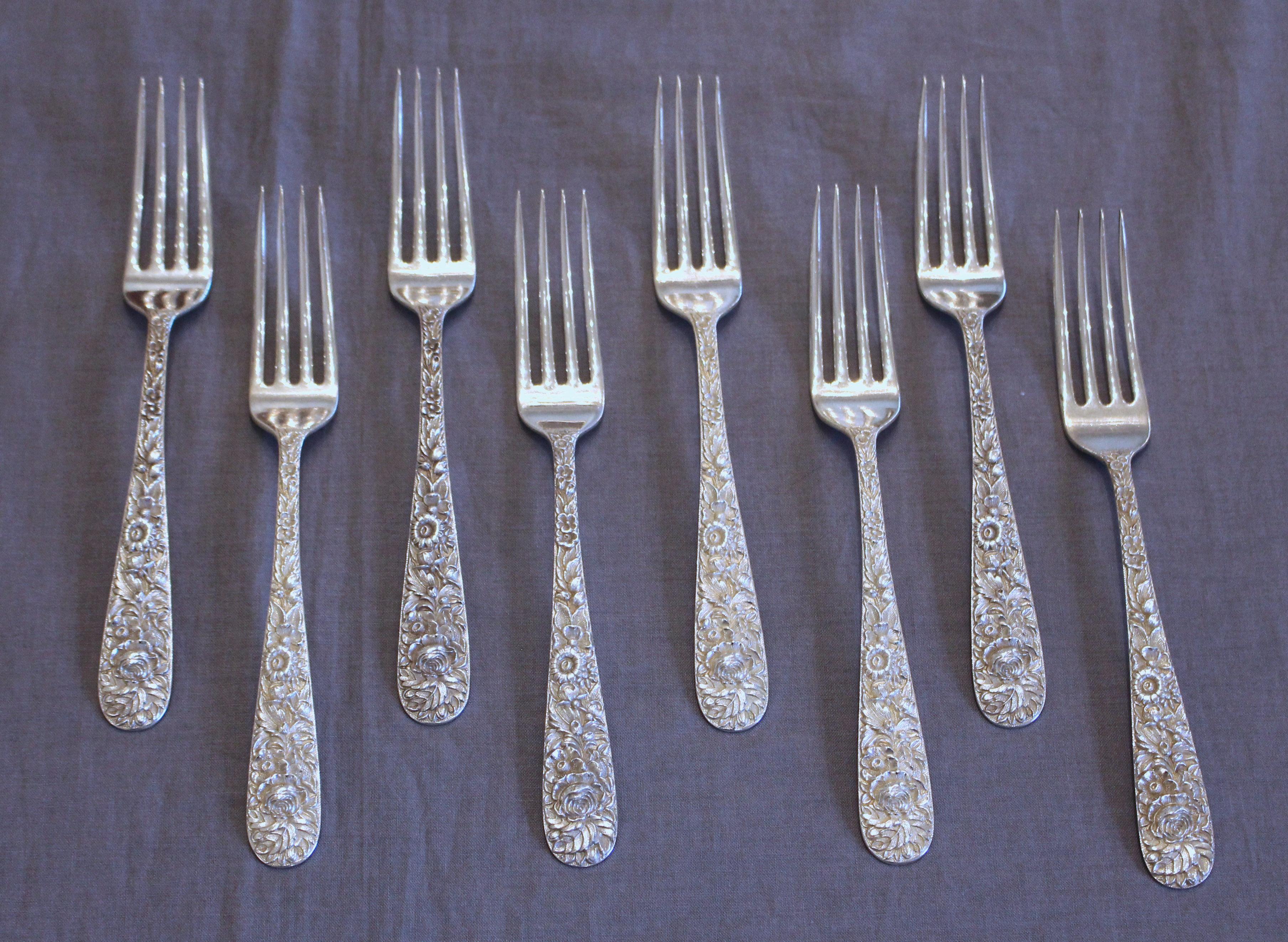 XX secolo Set di posate in argento Kirk Repousse da 72 pezzi in vendita