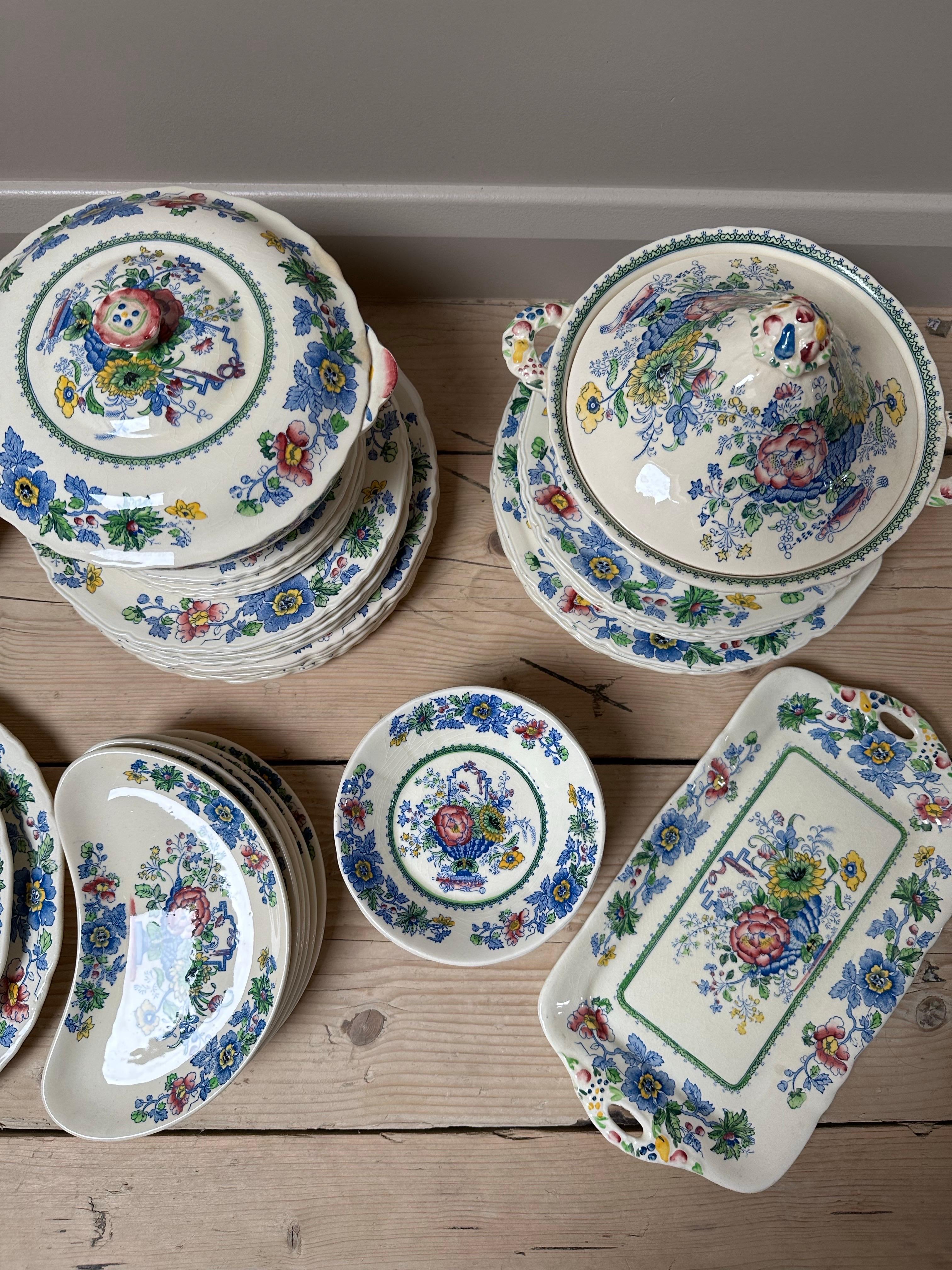 Mid-Century Modern 72-piece Mason's Strathmore Dinner Service, 19th Century, Pink & Blue Pattern For Sale