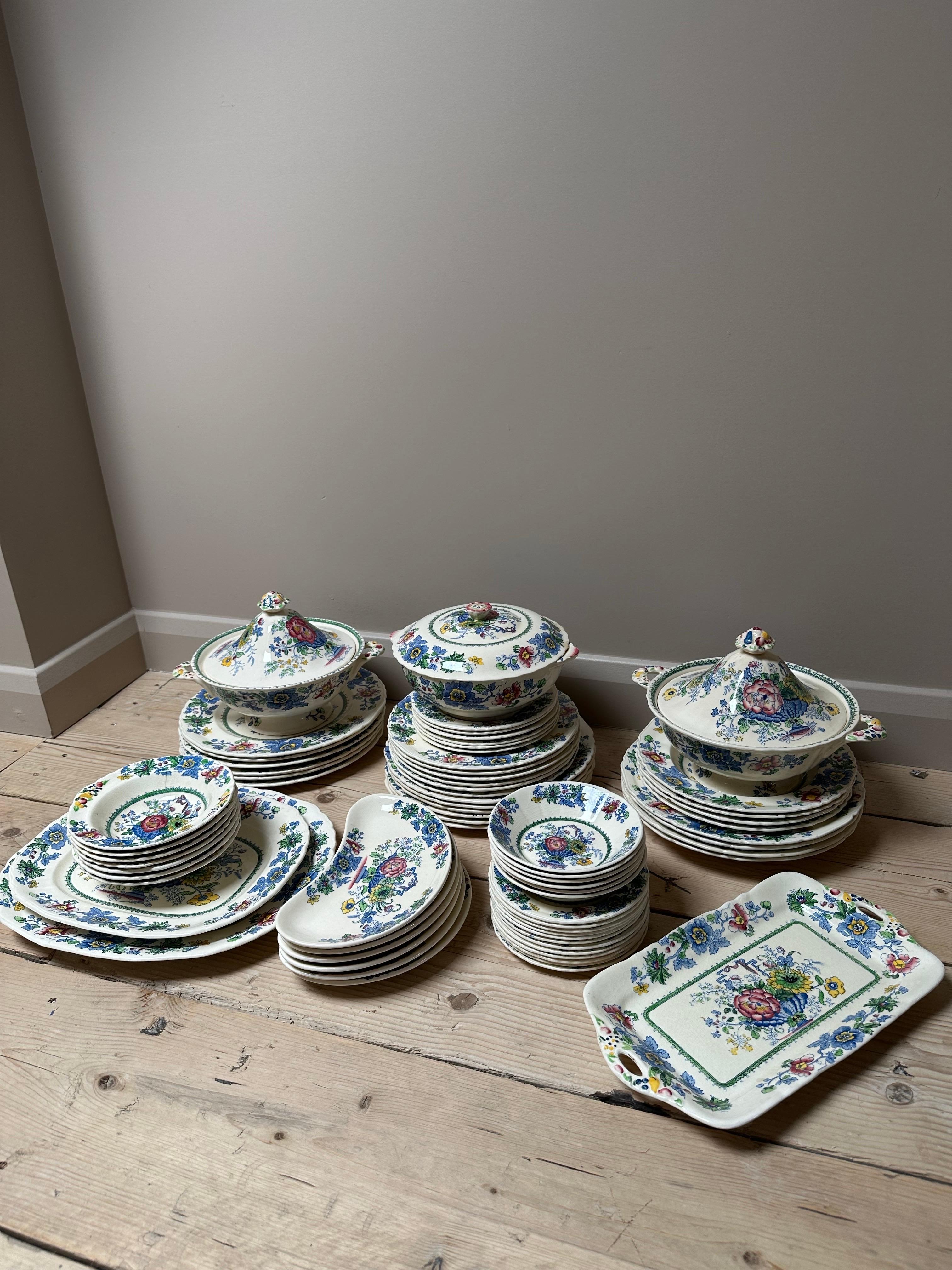 Hand-Painted 72-piece Mason's Strathmore Dinner Service, 19th Century, Pink & Blue Pattern For Sale