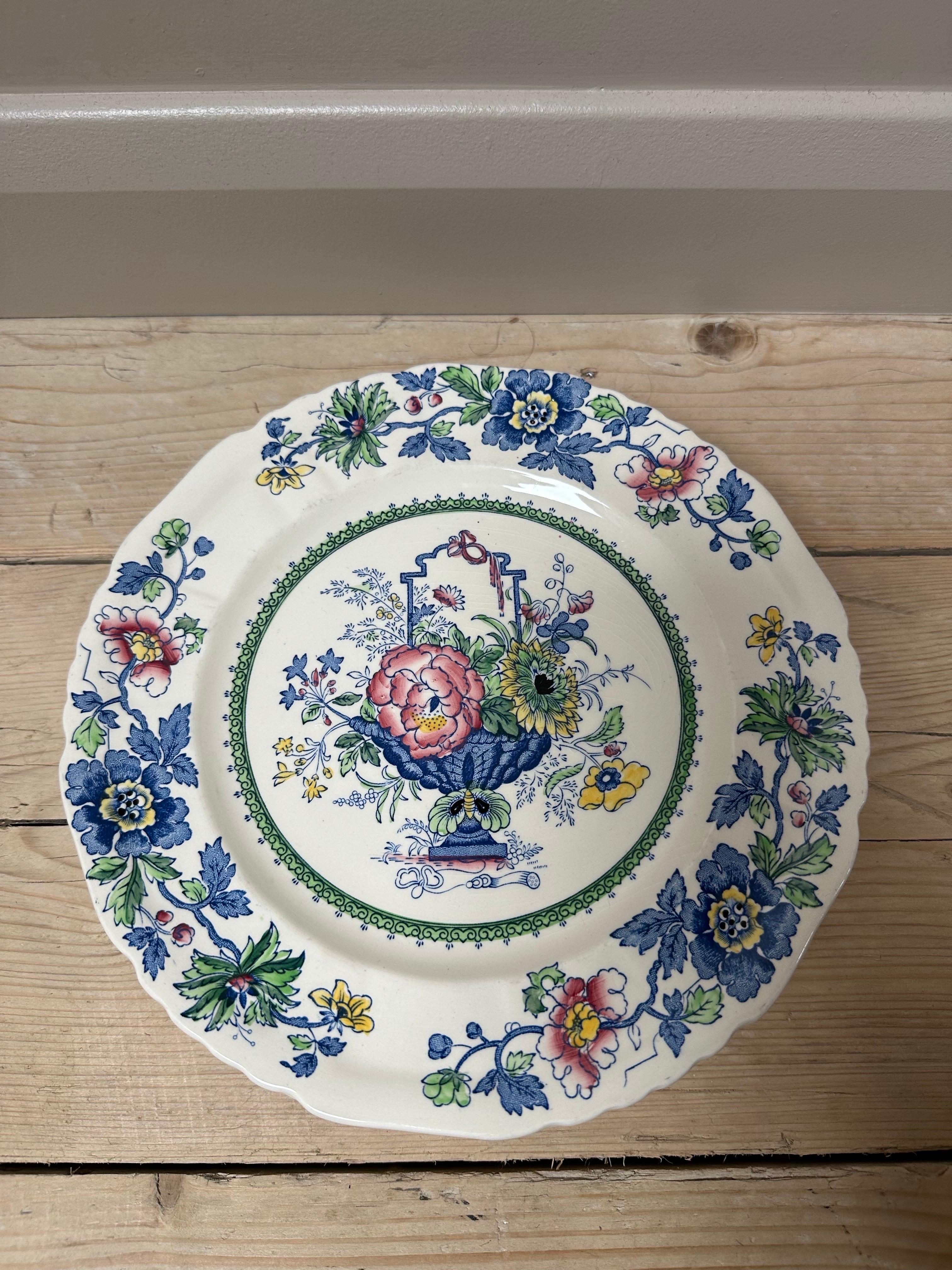 72-piece Mason's Strathmore Dinner Service, 19th Century, Pink & Blue Pattern In Good Condition For Sale In Worcester Park, GB