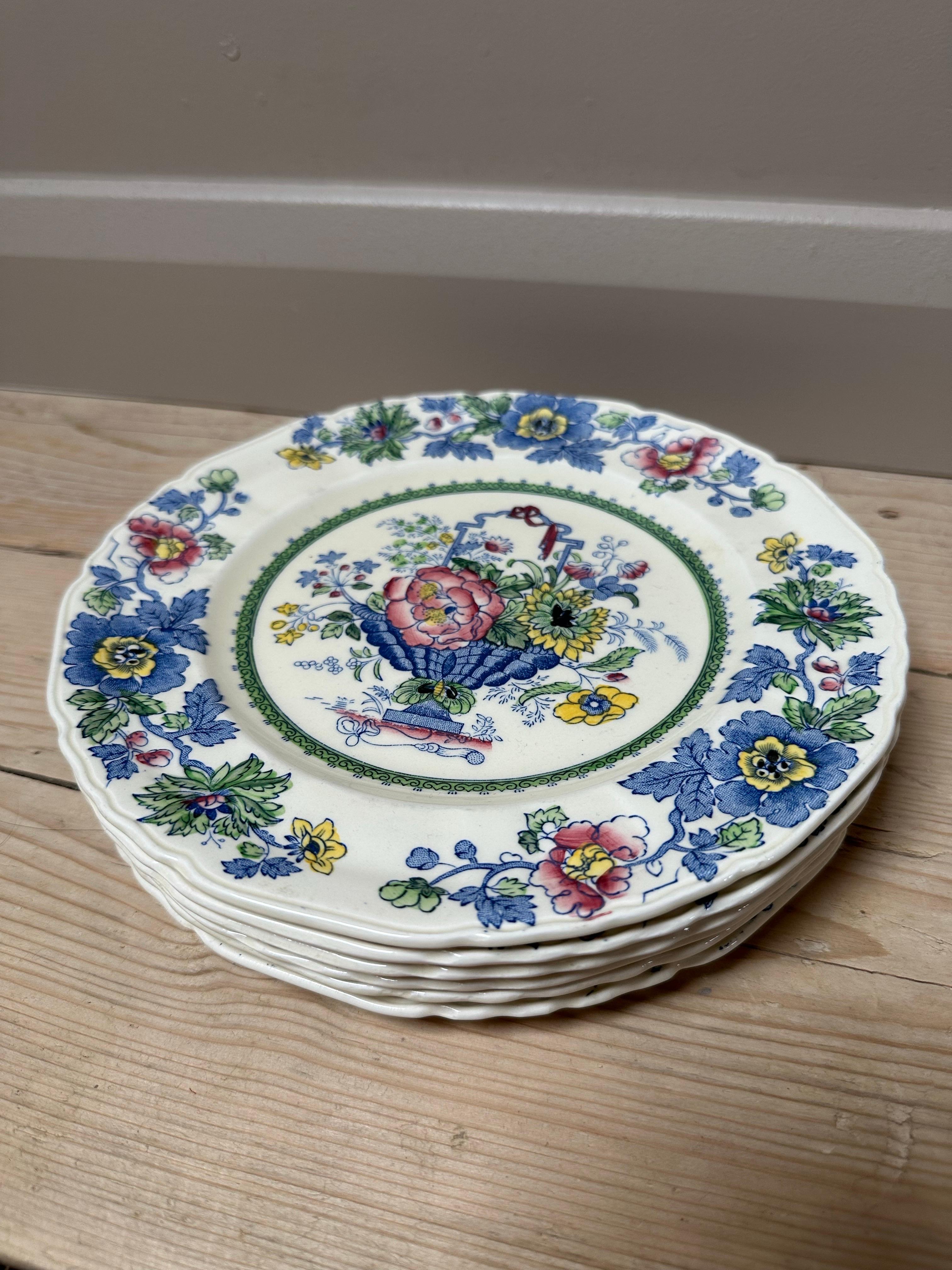 72-piece Mason's Strathmore Dinner Service, 19th Century, Pink & Blue Pattern For Sale 1