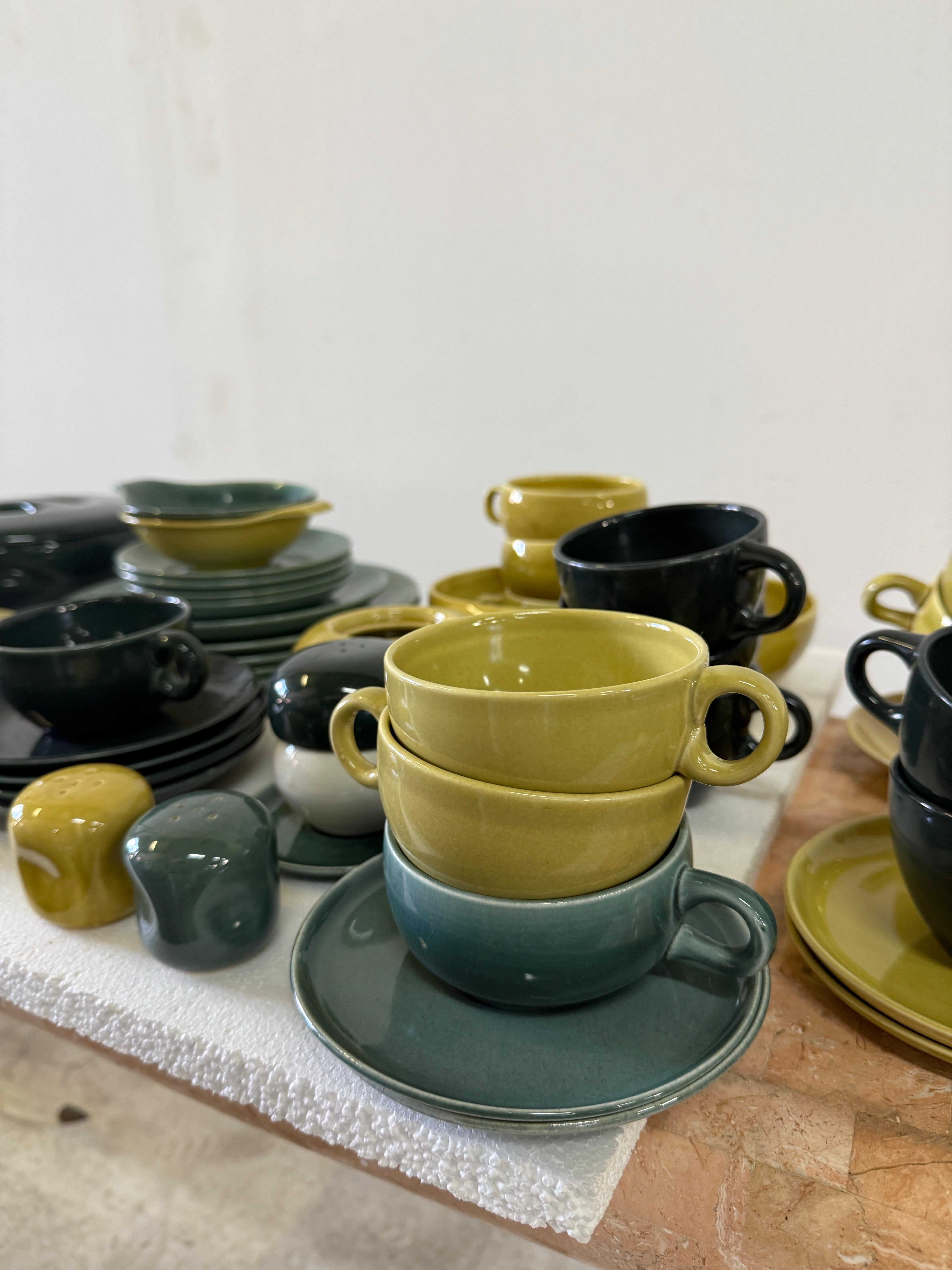 Vernissé Vaisselle 72 pièces Russel Wright by Steubenville Vintage Pottery en vente