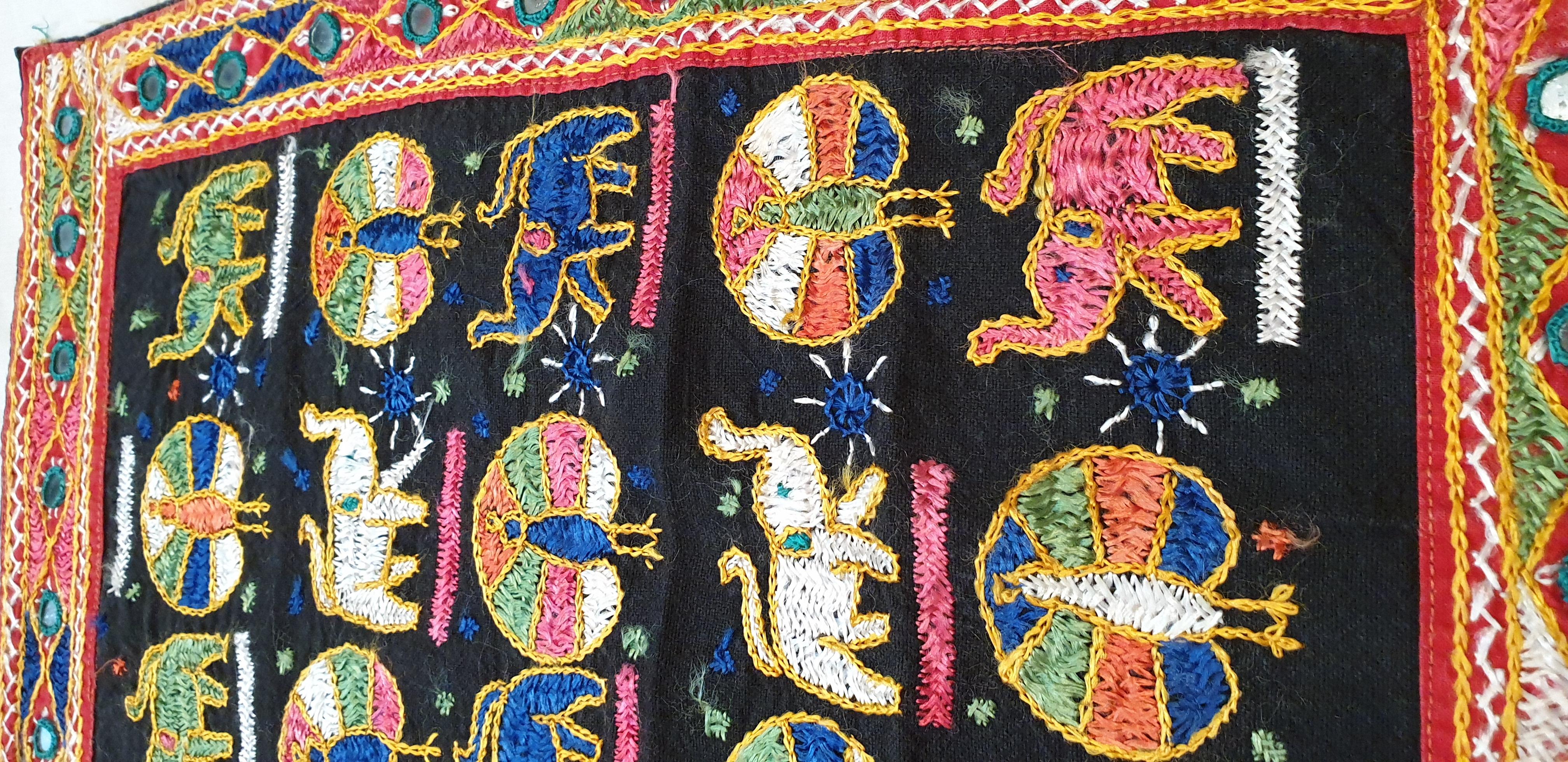 Fait main Textile indien 720 - XXe siècle en vente