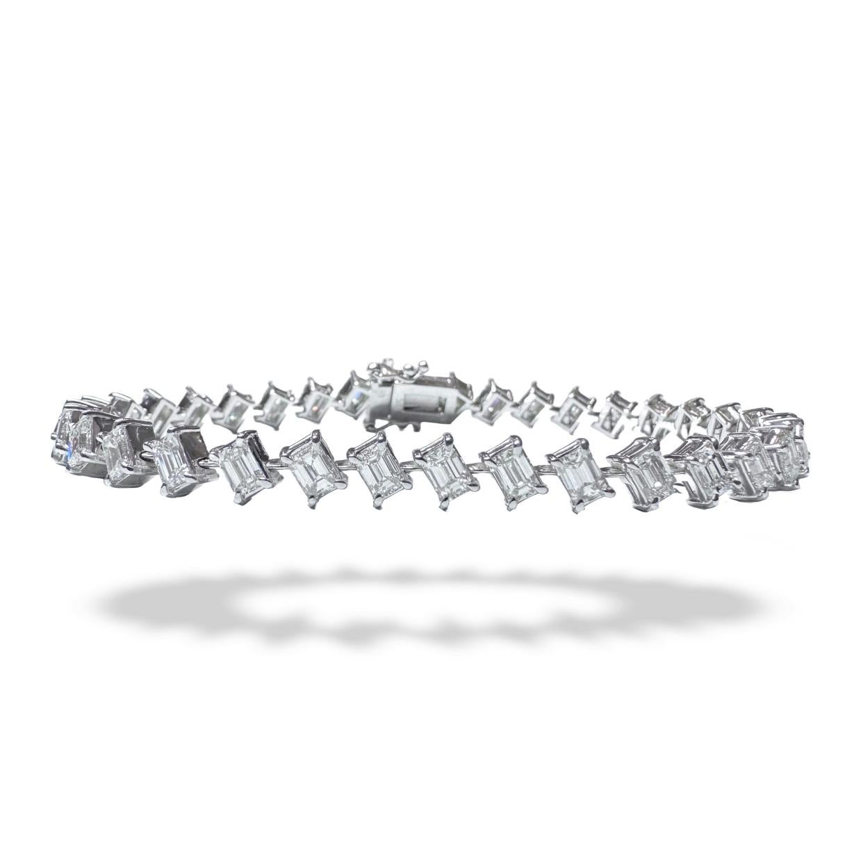 Women's or Men's 7.20 Carat Emerald Cut Diamond Tennis Bracelet in 14K White Gold, 7 Inches For Sale