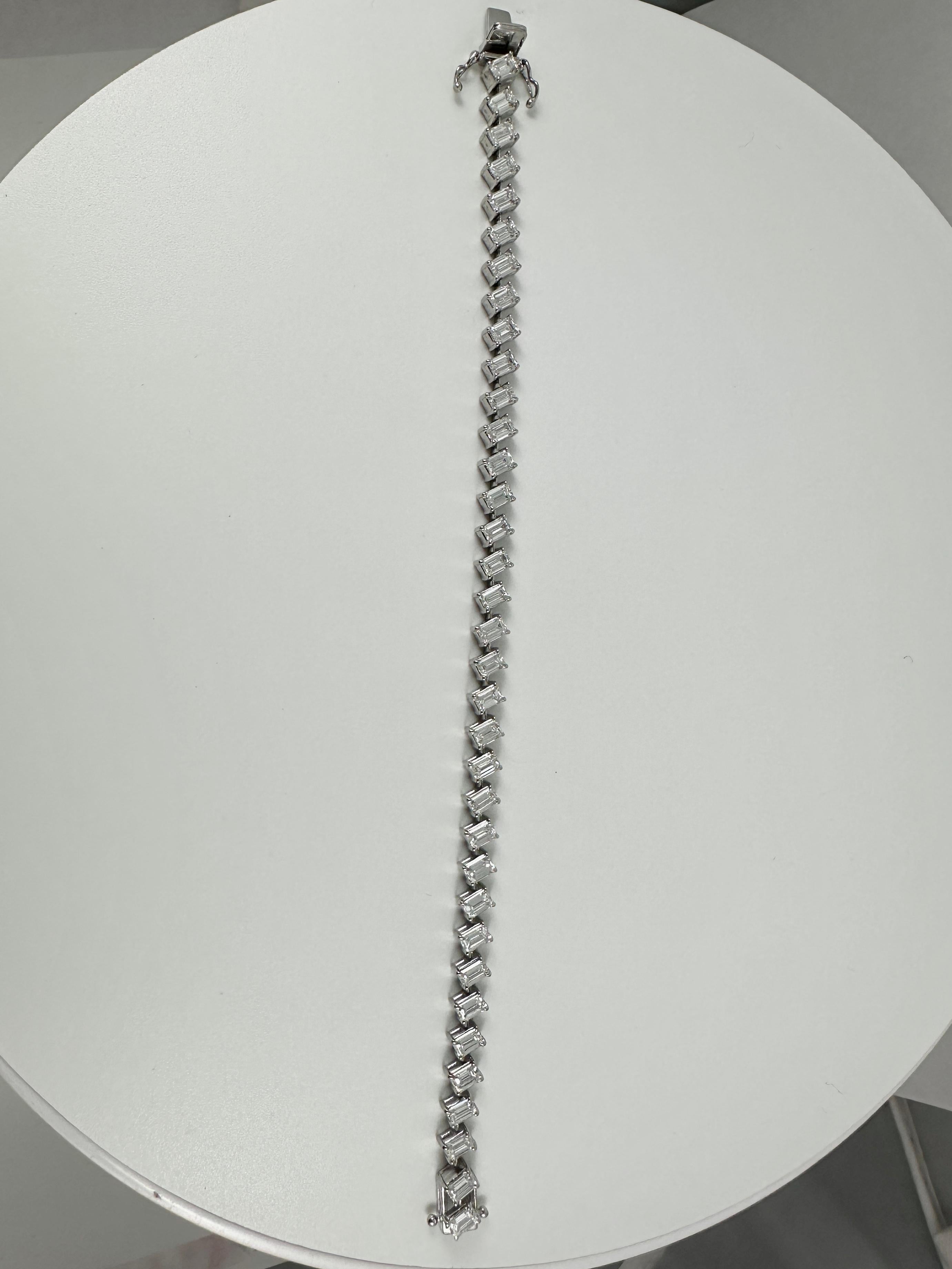 7.20 Carat Emerald Cut Diamond Tennis Bracelet in 14K White Gold, 7 Inches For Sale 4