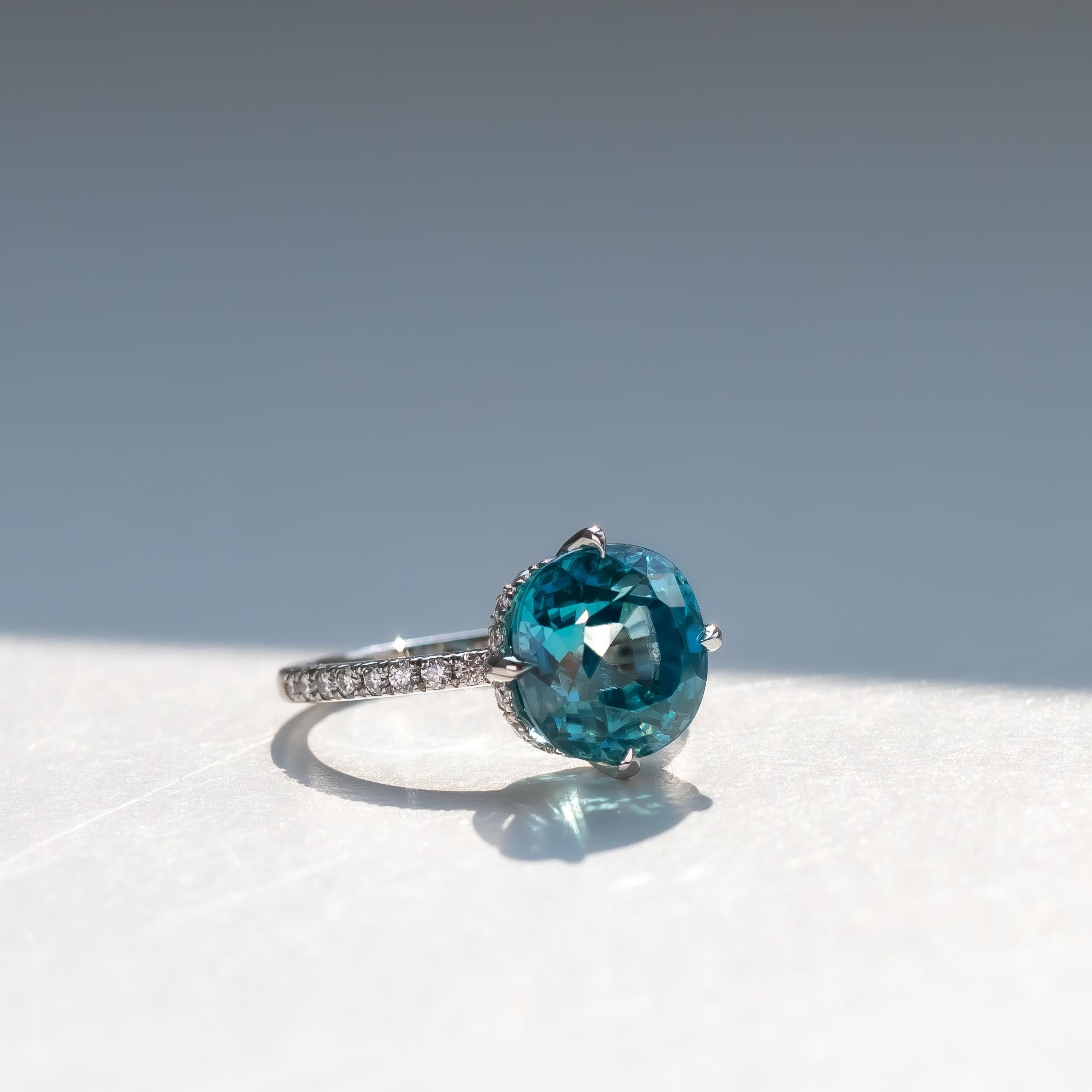 7.20 Carat Natural Blue Zircon and Diamond Ring in Platinum In New Condition For Sale In Sai Kung District, HK