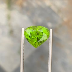 7.20 Carat Natural Loose Apple Green Peridot Pear Shape Gem For Jewellery Making