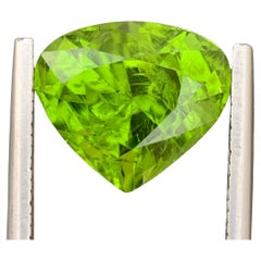 7.20 Carat Natural Loose Apple Green Peridot Pear Shape Gem For Jewellery Making