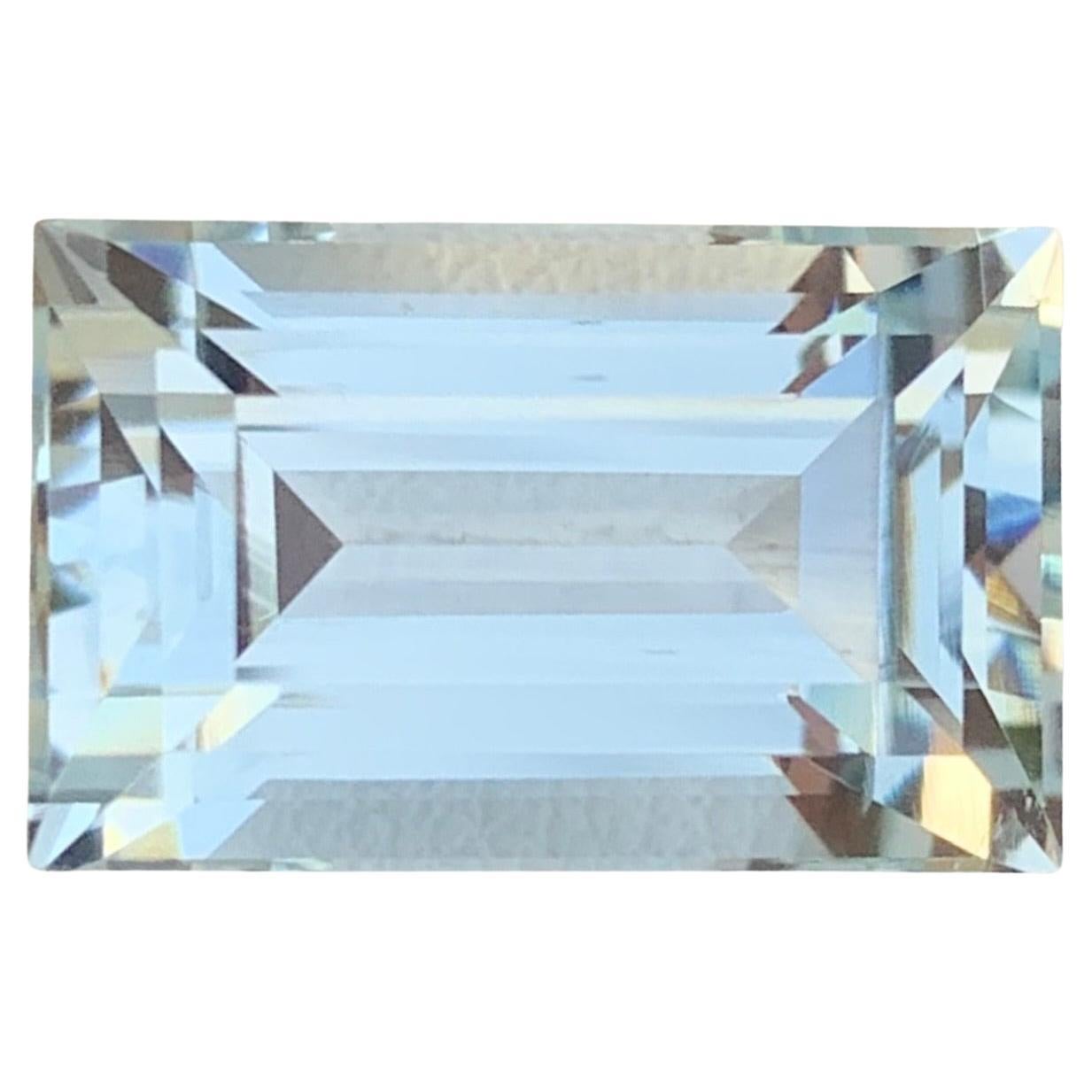 7.20 Carat Natural Loose Aquamarine Baguette Shape Gemstone For Sale
