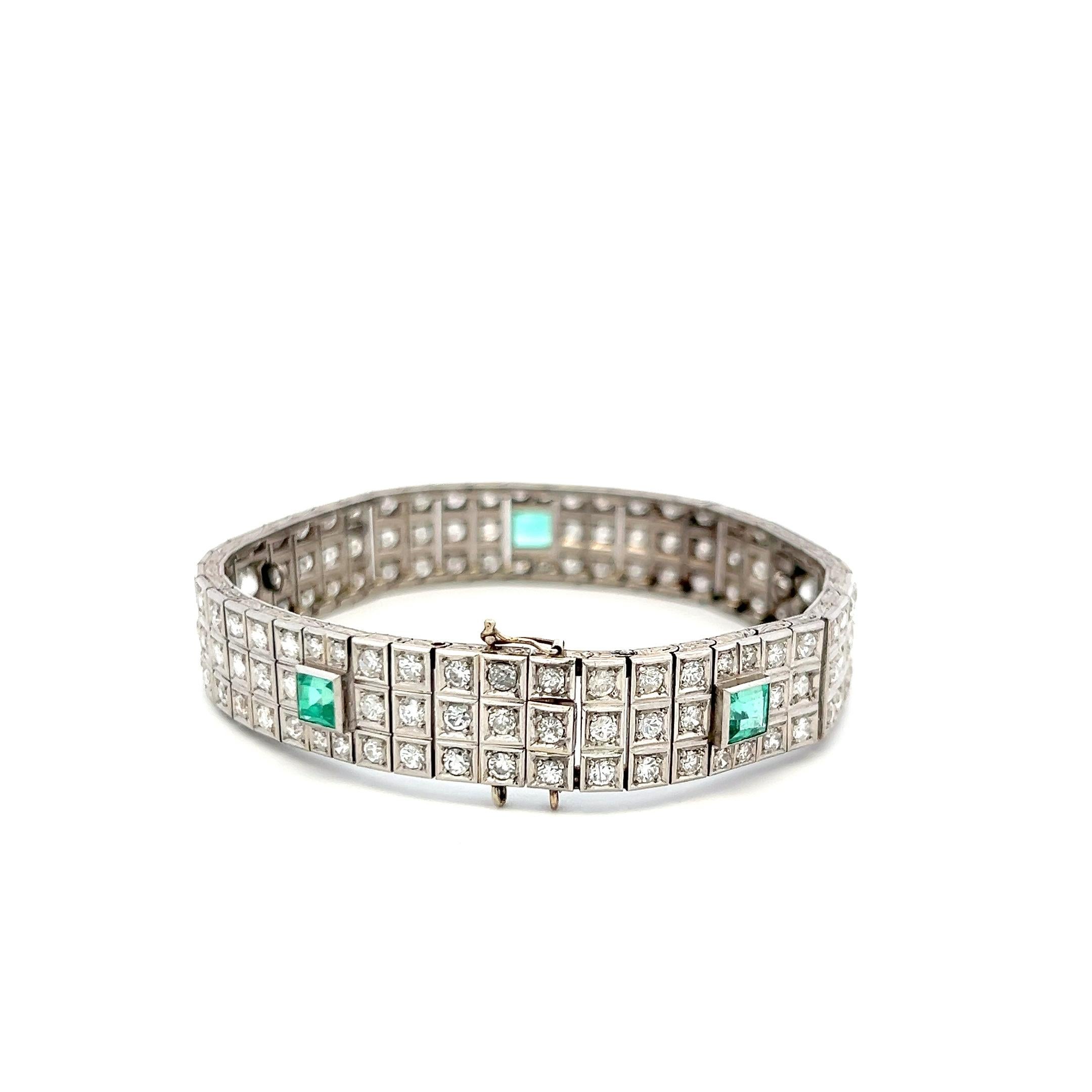 Art Deco 7.20 Carat Old European Diamond 1.50 Carat Emerald Platinum Art-Deco Bracelet For Sale