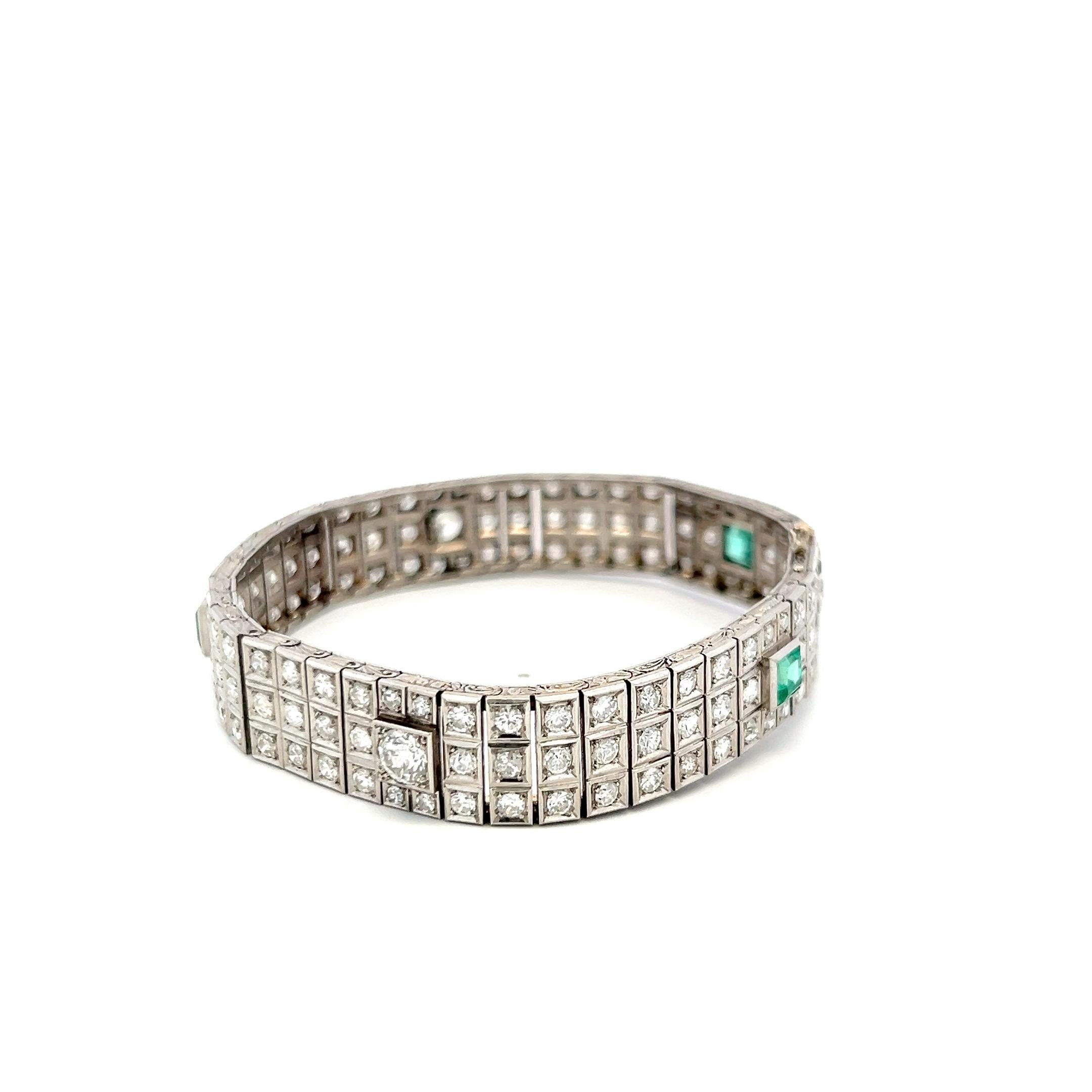 Old European Cut 7.20 Carat Old European Diamond 1.50 Carat Emerald Platinum Art-Deco Bracelet For Sale