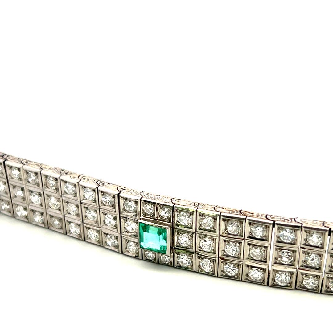 7.20 Carat Old European Diamond 1.50 Carat Emerald Platinum Art-Deco Bracelet For Sale 3