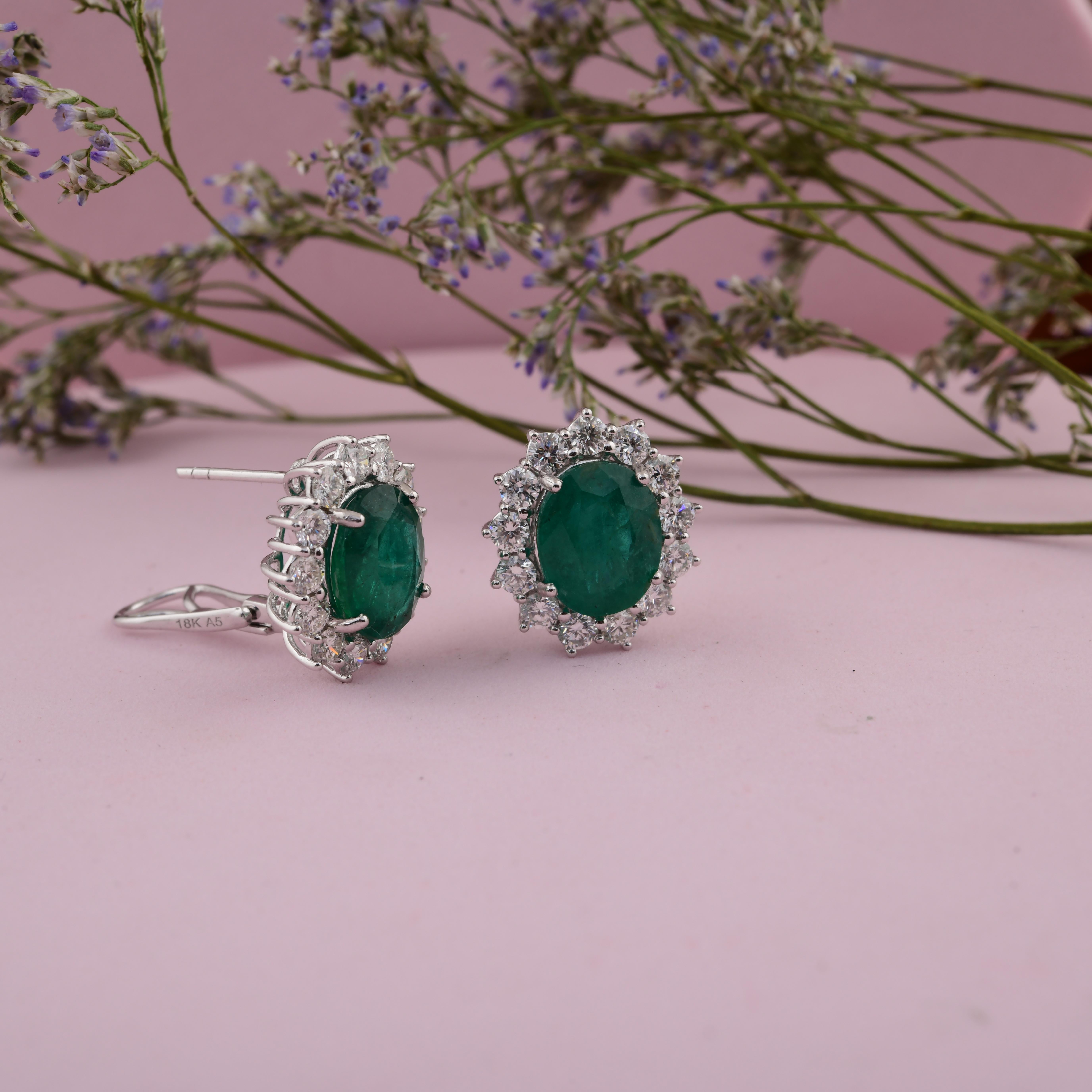 7.20 Carat Zambian Emerald Earrings 2.32 Carat SI/H Diamond 14 Karat White Gold In New Condition For Sale In Diera, Dubai