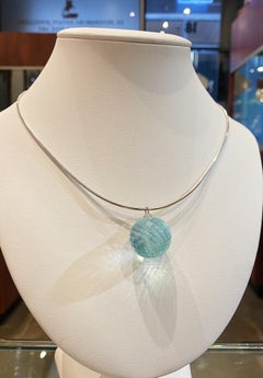 Colgante de aguamarina facetada y diamantes de 72,00 ct de P. Costagli en collar Paspaley