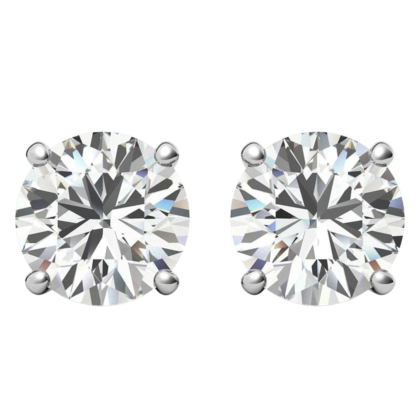 Questi orecchini offrono una rara combinazione di dimensioni, brillantezza e certificazione. Con un peso totale di oltre 7 carati, creano una dichiarazione audace ma raffinata. La montatura martini è comoda e vicina all'orecchio, massimizzando il