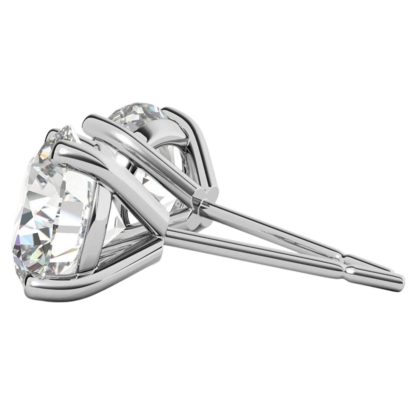 Modernista Orecchini a perno con diamante rotondo naturale GIA da 7,20 carati a 4 punte Si1/Si2 in oro 14K in vendita