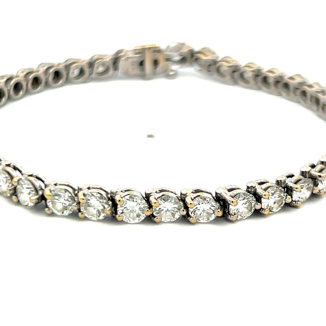 Bracciale da tennis in oro bianco 18 carati con diamanti tondi e brillanti da 7,20 carati in vendita 1