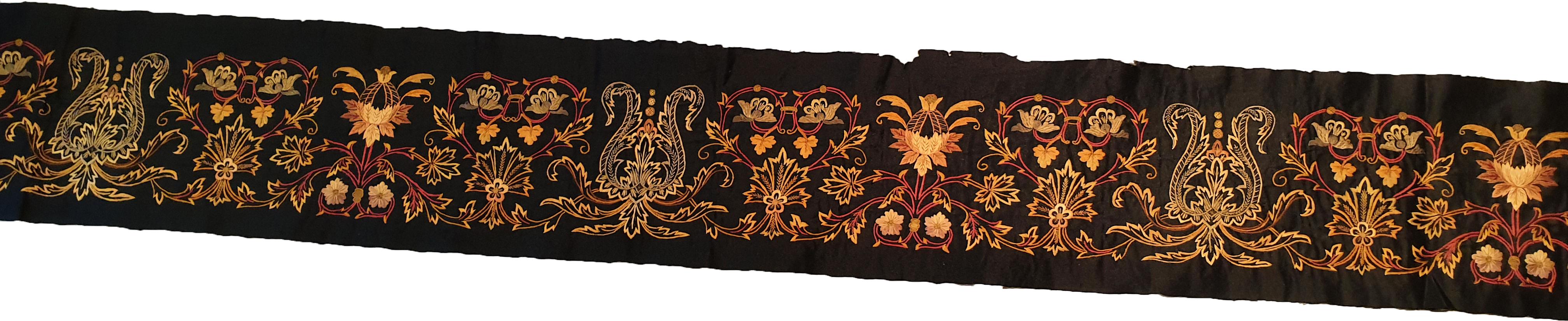 Hand-Crafted 721 - 20th Century French Textile For Sale