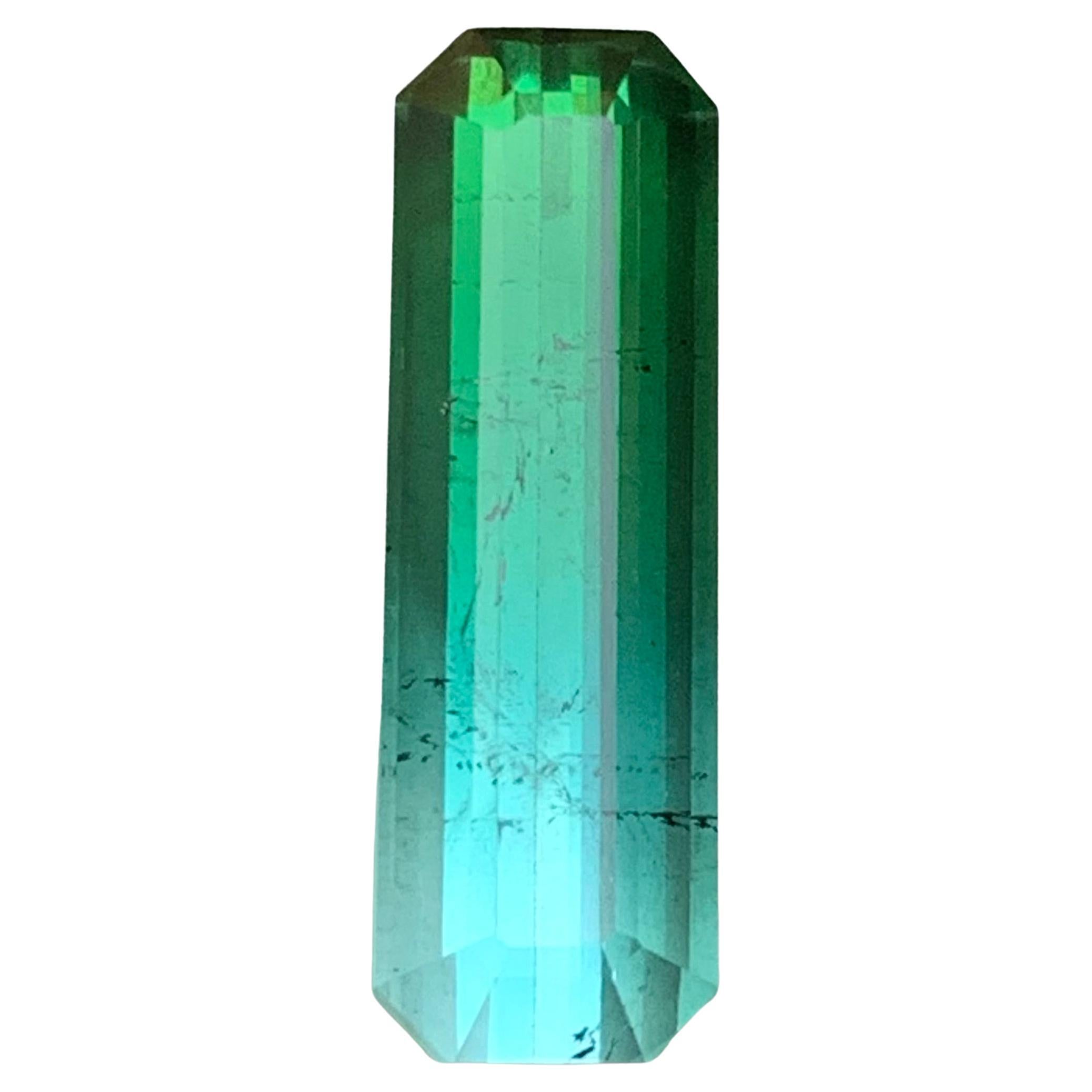 7.21 Carat Green Bicolor Natural Tourmaline, Emerald Cut Loose Gemstone, Afghani im Angebot