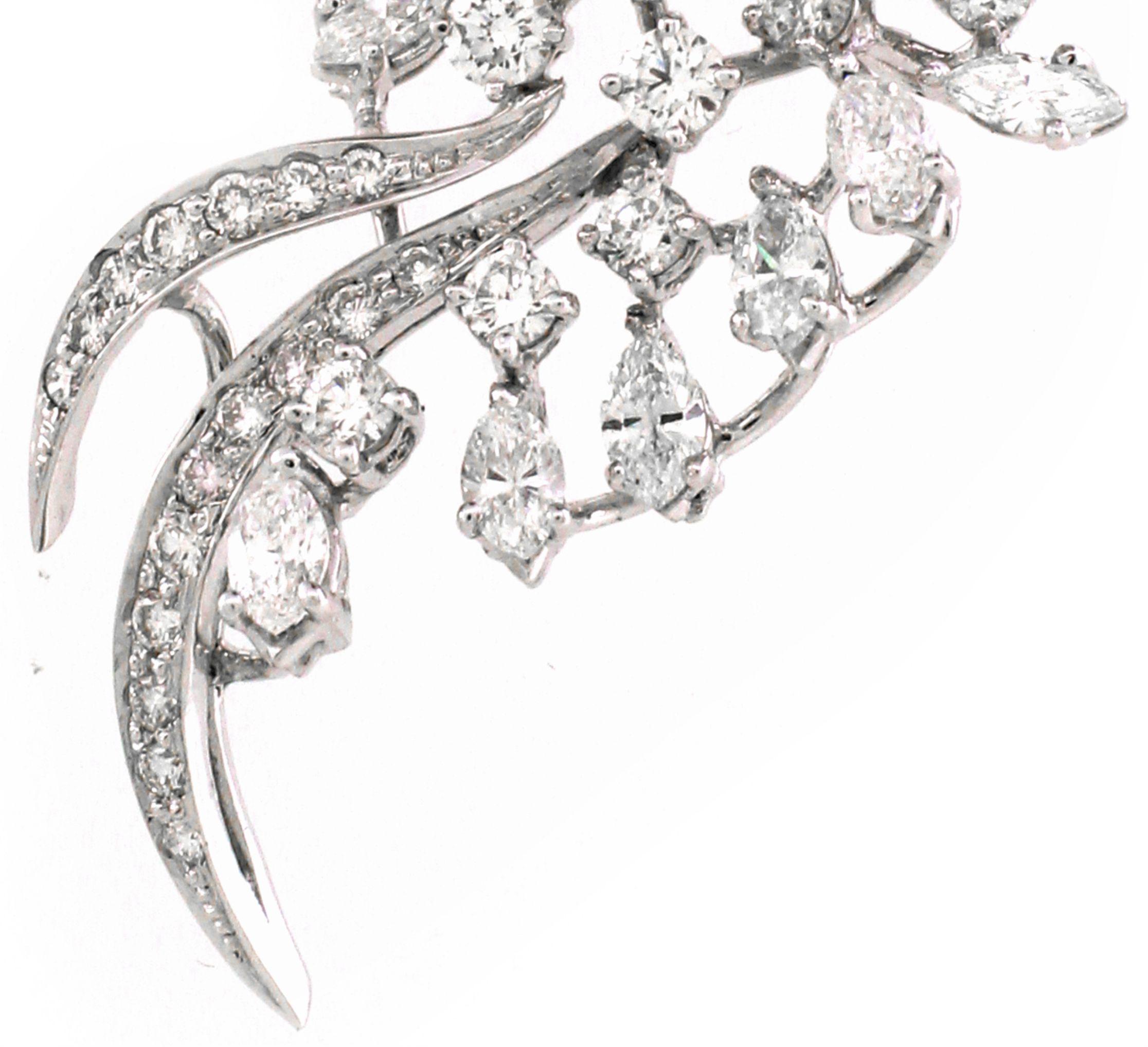 Taglio marquise 7,21 carati di ciondolo con diamante bianco e spilla in vendita