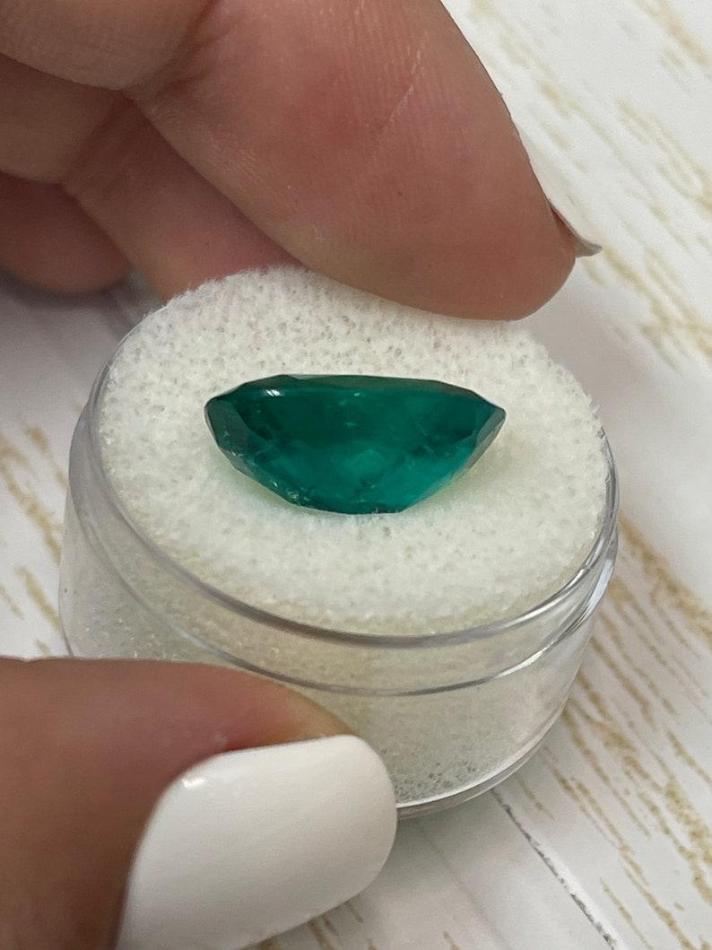 7,22 Karat Vivid Muzo Grün Kolumbianischer Smaragd Ovalschliff - Mai Geburtsstein Edelstein im Angebot 1