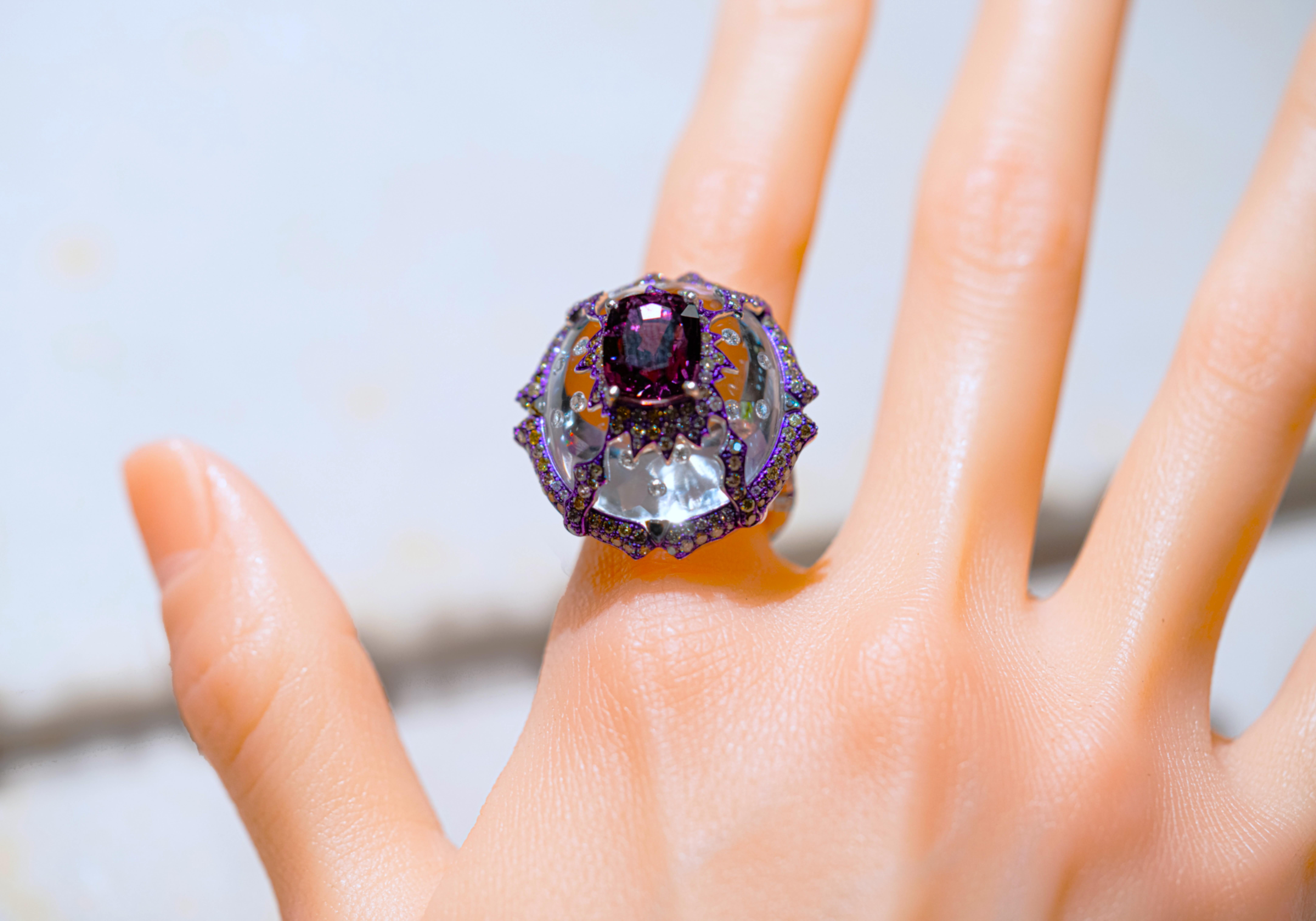 Anillo de espinela rosa de 7,22 quilates y tpoaz y diamantes de 69,48 quilates, oro de 18 quilates, Austy Lee en venta 1
