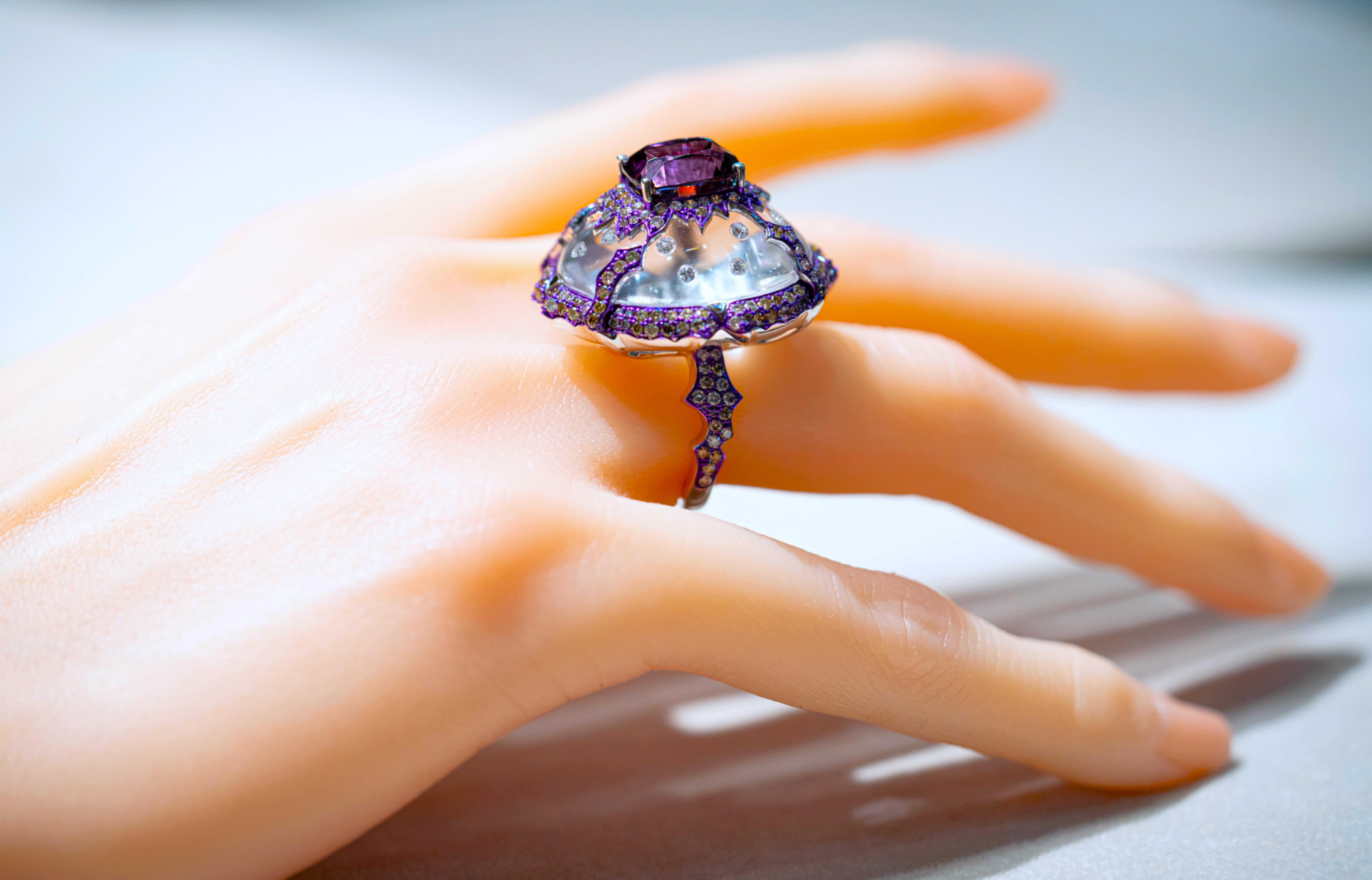 Anillo de espinela rosa de 7,22 quilates y tpoaz y diamantes de 69,48 quilates, oro de 18 quilates, Austy Lee en venta 2