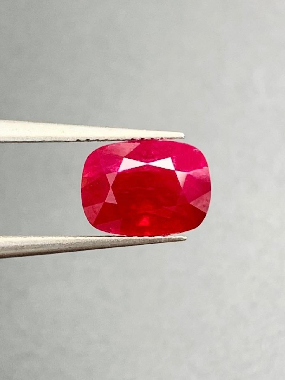 Brilliant Cut 3.22 Ct GIA Certificate Unheated Ruby Burma Red Color Gemstone For Sale
