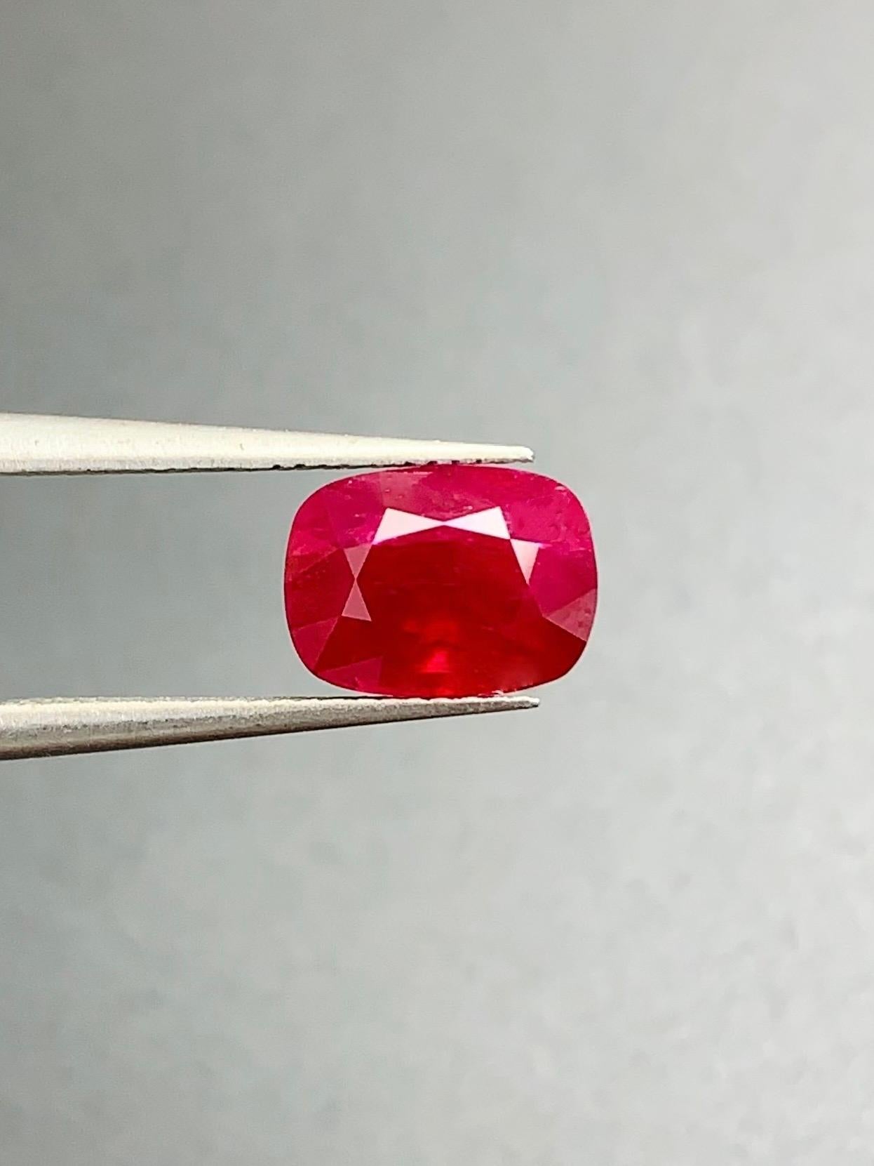 3.22 Ct GIA Certificate Unheated Ruby Burma Red Color Gemstone For Sale 2