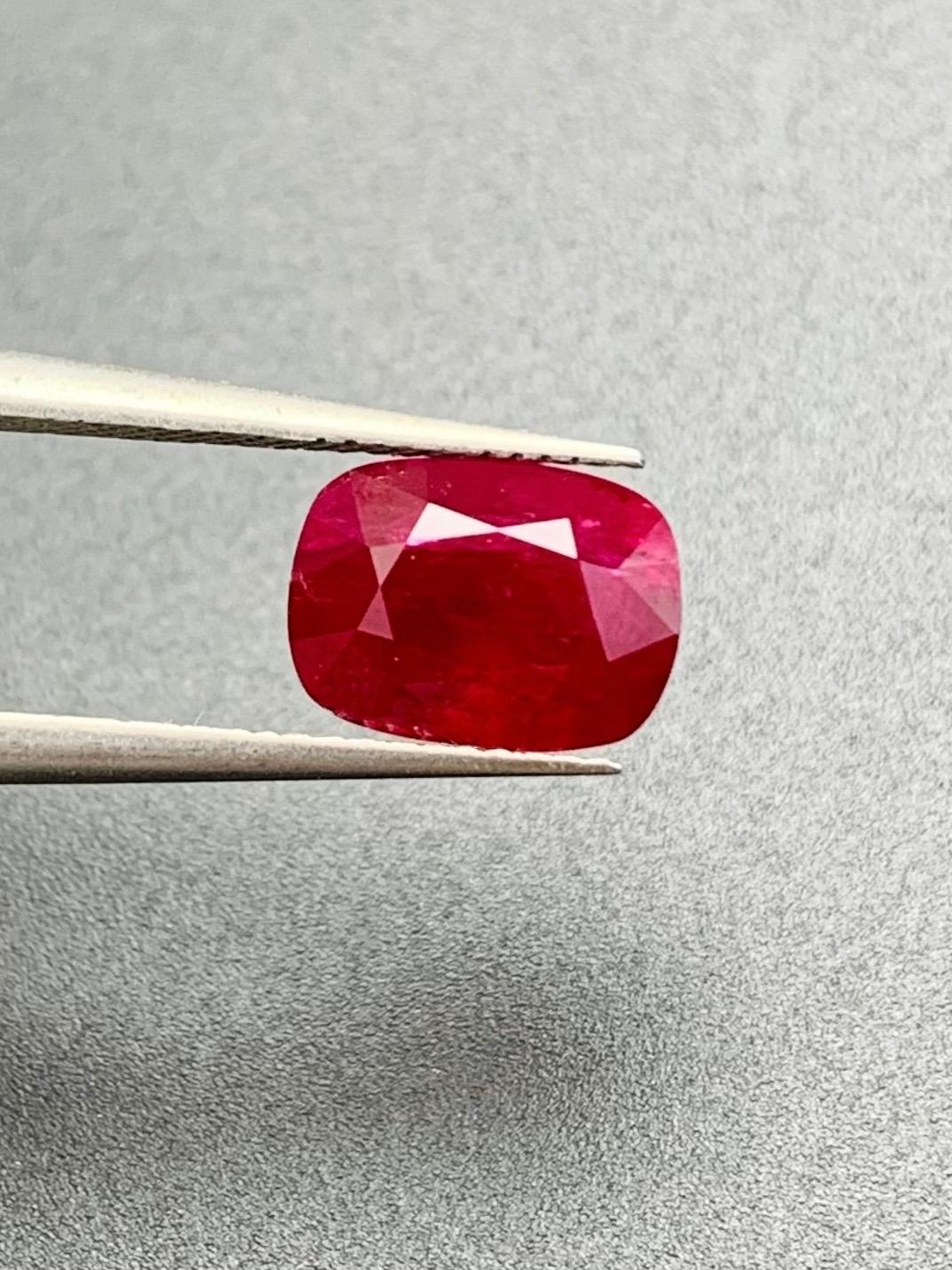 3.22 Ct GIA Certificate Unheated Ruby Burma Red Color Gemstone For Sale 3