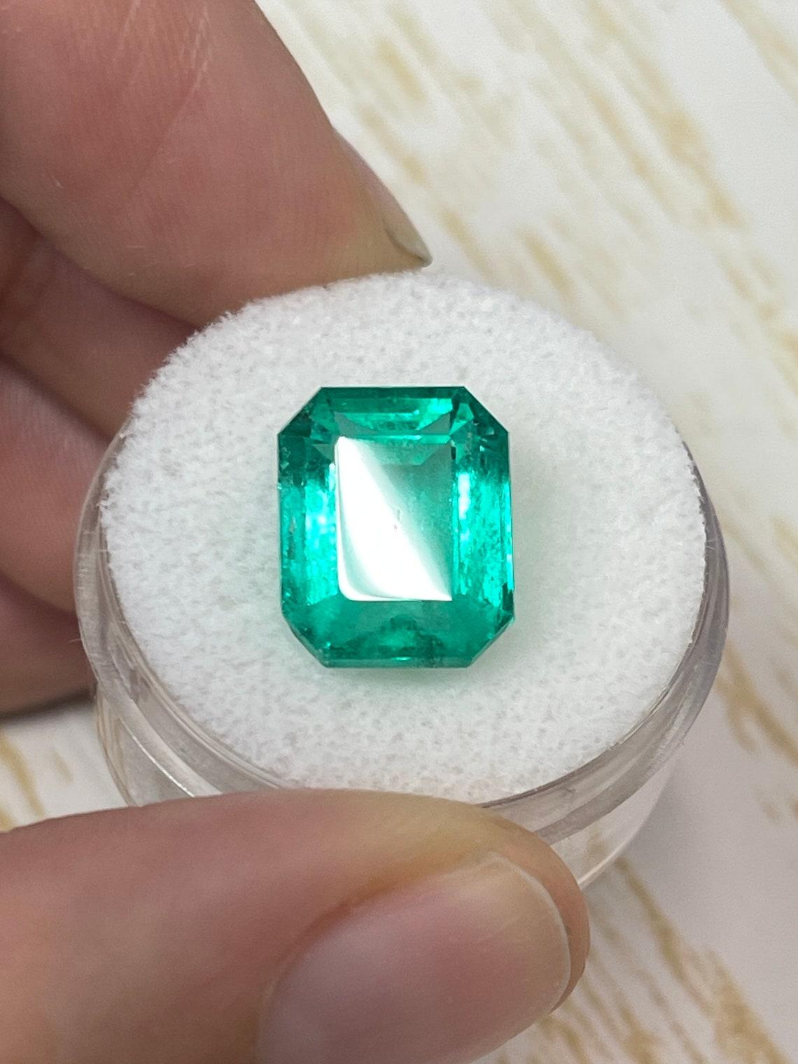 Moderno 7,22 ct verde bluastro taglio smeraldo gemma colombiana 13x10 Chivor Mine maggio Birthstone in vendita